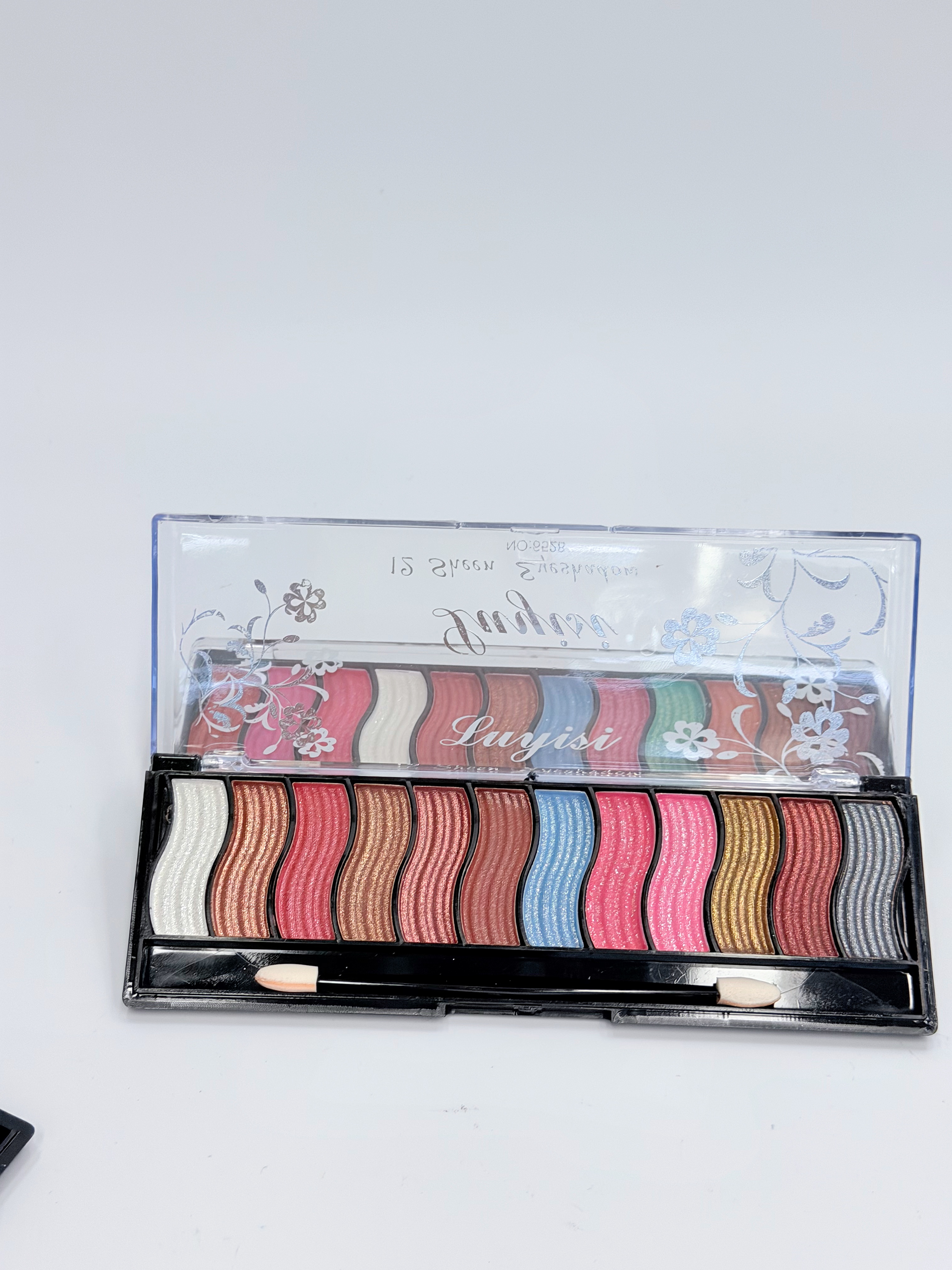 Cross-border eyeshadow IHUDABEAUTYI 12-color eyeshadow powder box, fine powder quality, professional makeup export Item Picture