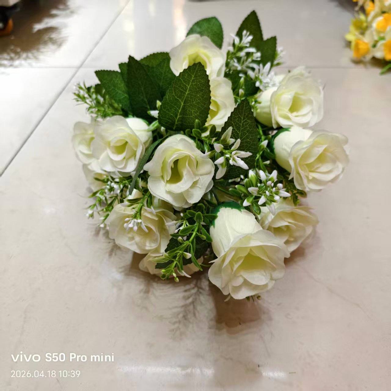 Factory direct sales of 18-head artificial rose bouquets, plastic flowers, artificial flowers, silk flowers, artificial flowers, wedding indoor and outdoor DIY decorative flowers, shooting props details Picture