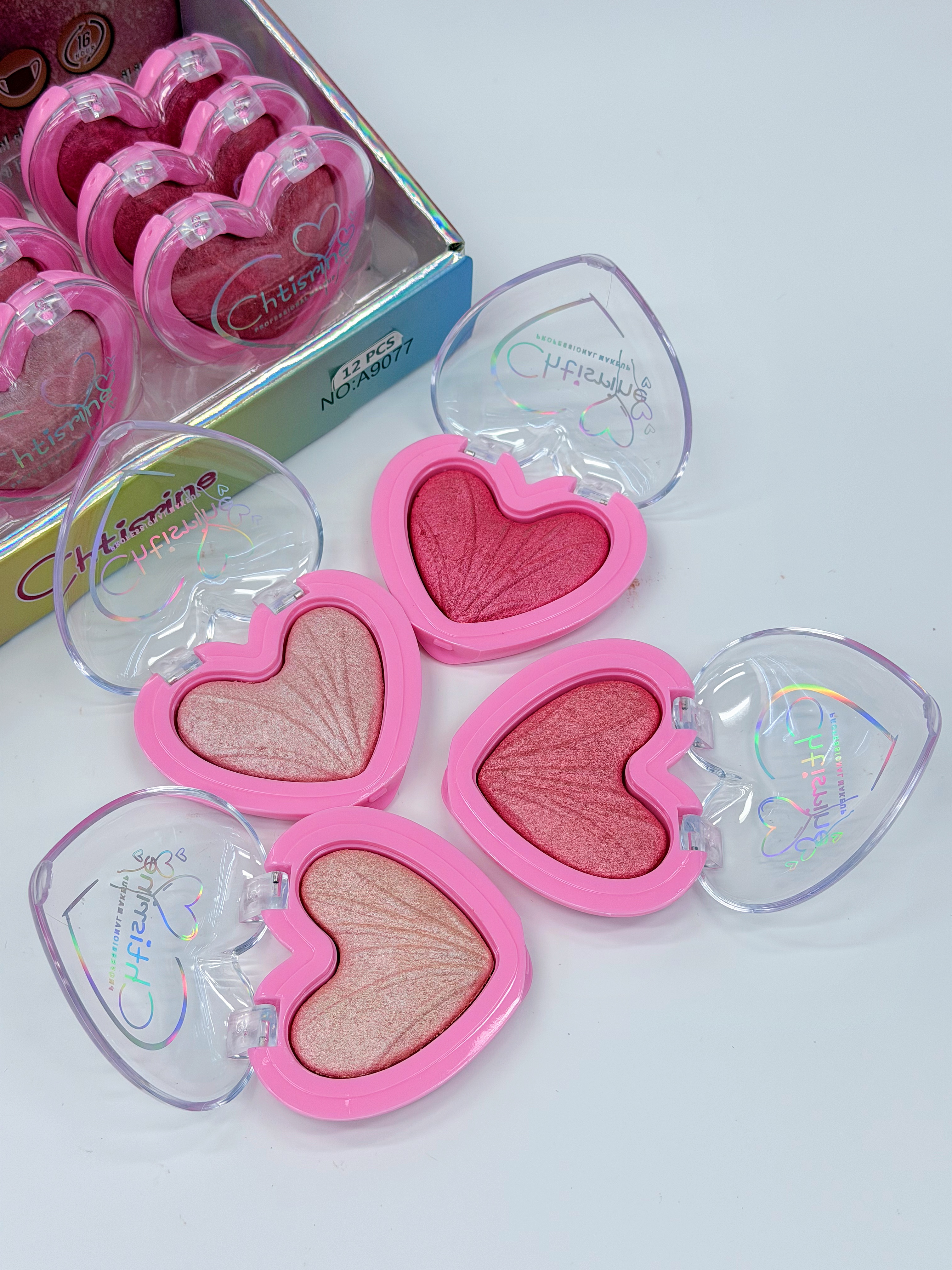 Cross-border eyeshadow LUYISI heart-baked powder blush has a fine texture and is a professional makeup product for export Application Scenario