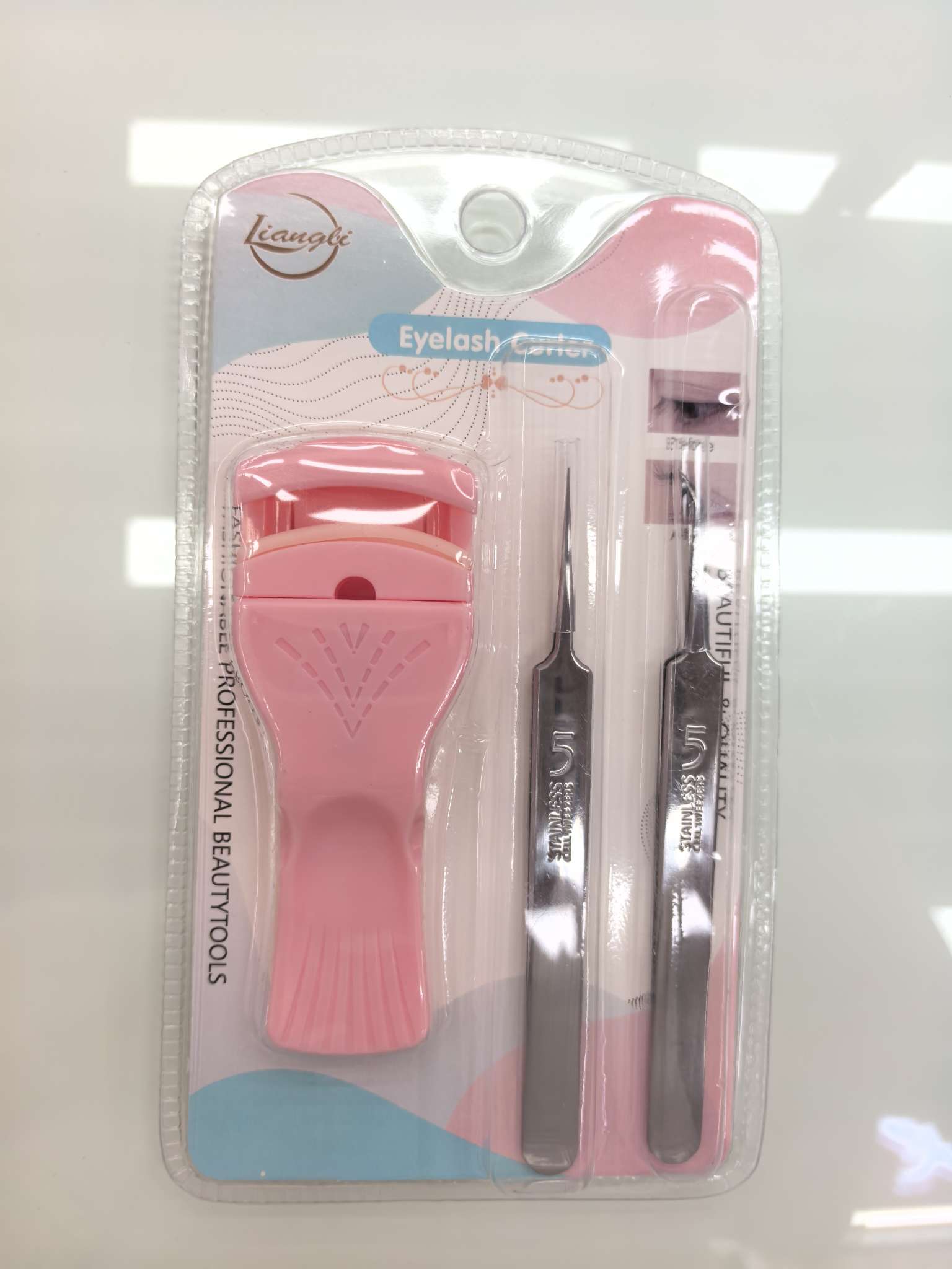 Wholesale of new fishtail curling eyelash curlers, long-lasting curling, acne curlers and beauty curlers from the manufacturer details Picture