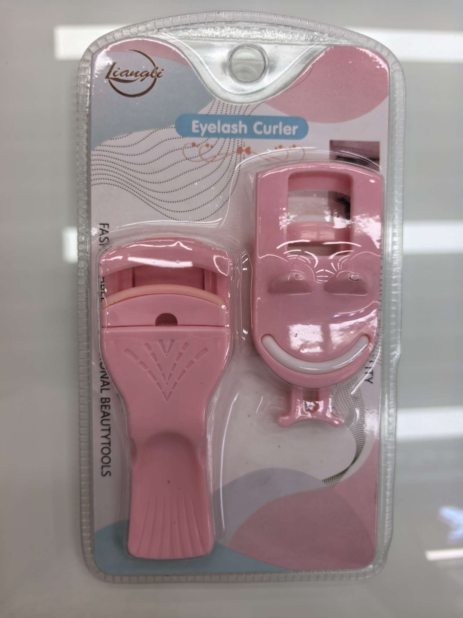 Wholesale of new curling eyelash curlers from the manufacturer. Eyelash curlers with long-lasting curling and shaping effects, local eyelash curlers made of plastic Item Picture