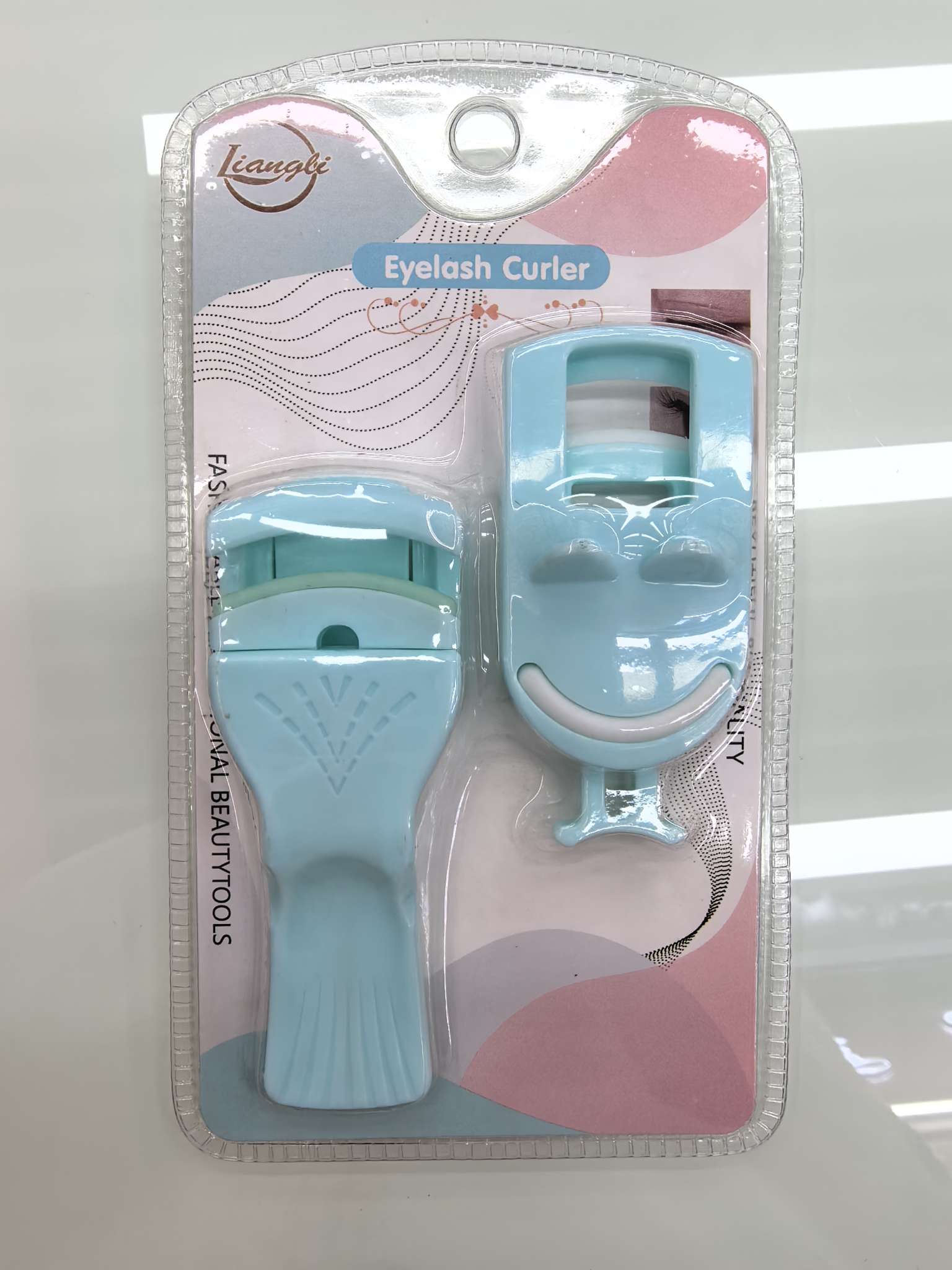 Wholesale of new curling eyelash curlers from the manufacturer. Eyelash curlers with long-lasting curling and shaping effects, local eyelash curlers made of plastic Application Scenario