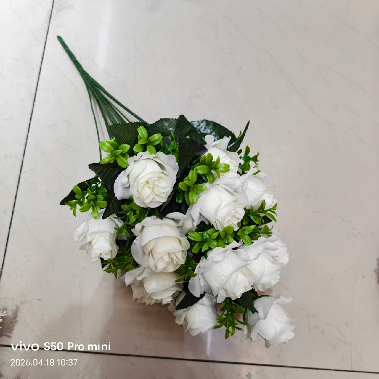 Direct sales from the manufacturer of artificial rose bouquets: 18 artificial rose buds, plastic flowers, artificial flowers, silk flowers, artificial flowers, wedding indoor and outdoor DIY decorative flowers, shooting props details Picture