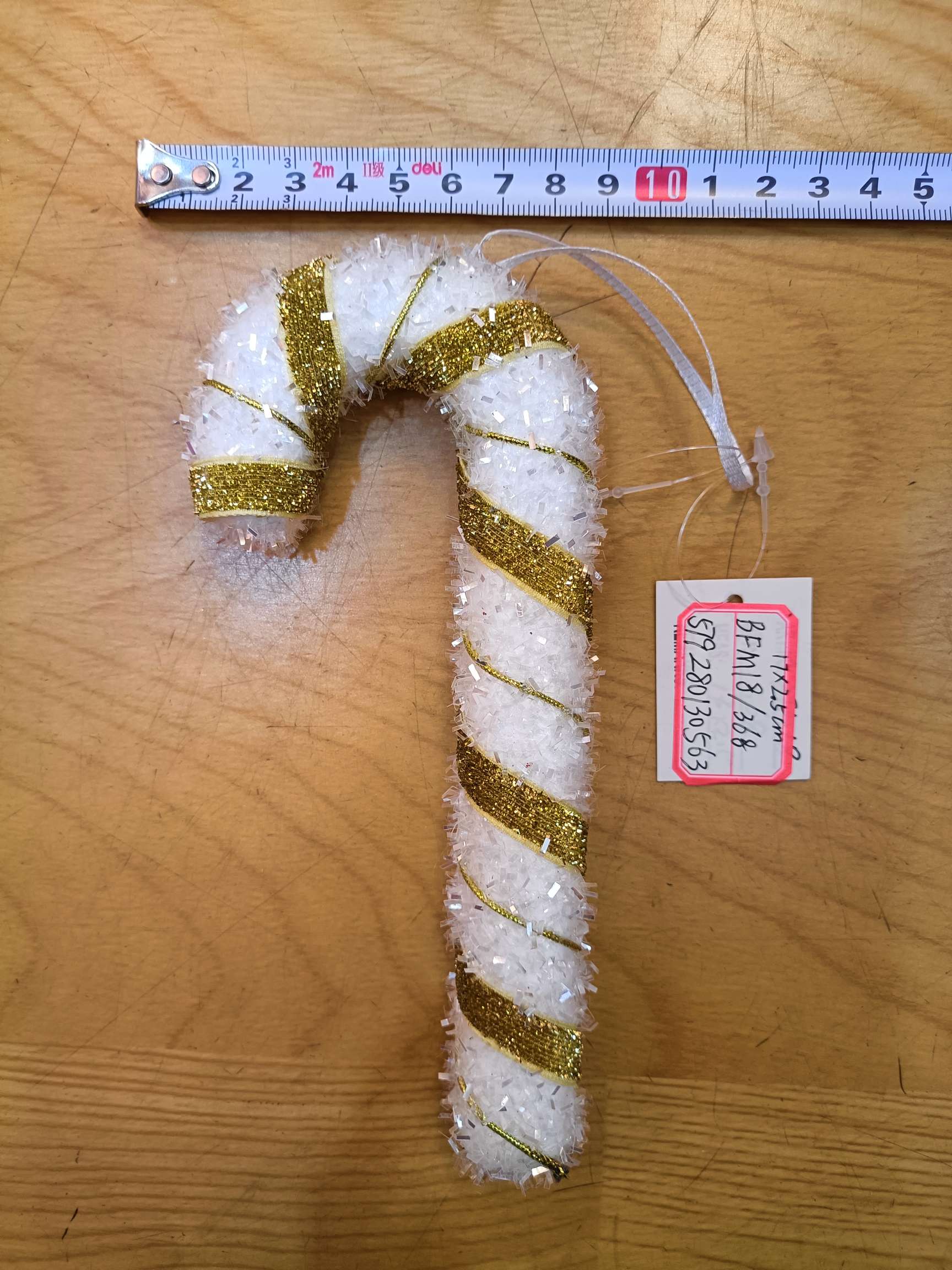 Christmas supplies: Christmas hats, Christmas wreaths, Christmas snowflakes, Christmas accessories, processing with supplied materials Specification image
