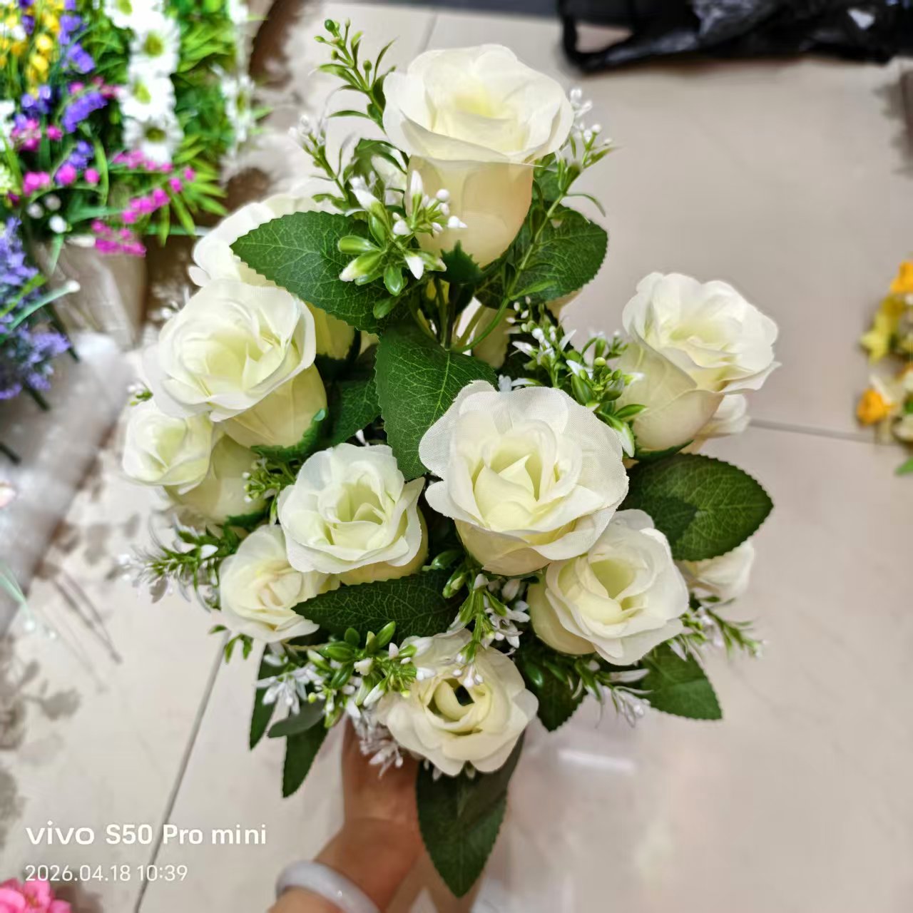 Factory direct sales of 18-head artificial rose bouquets, plastic flowers, artificial flowers, silk flowers, artificial flowers, wedding indoor and outdoor DIY decorative flowers, shooting props Specification image