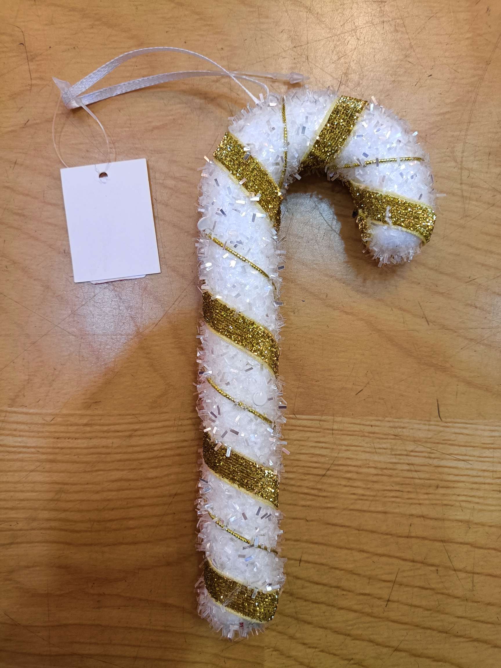 Christmas supplies: Christmas hats, Christmas wreaths, Christmas snowflakes, Christmas accessories, processing with supplied materials Application Scenario