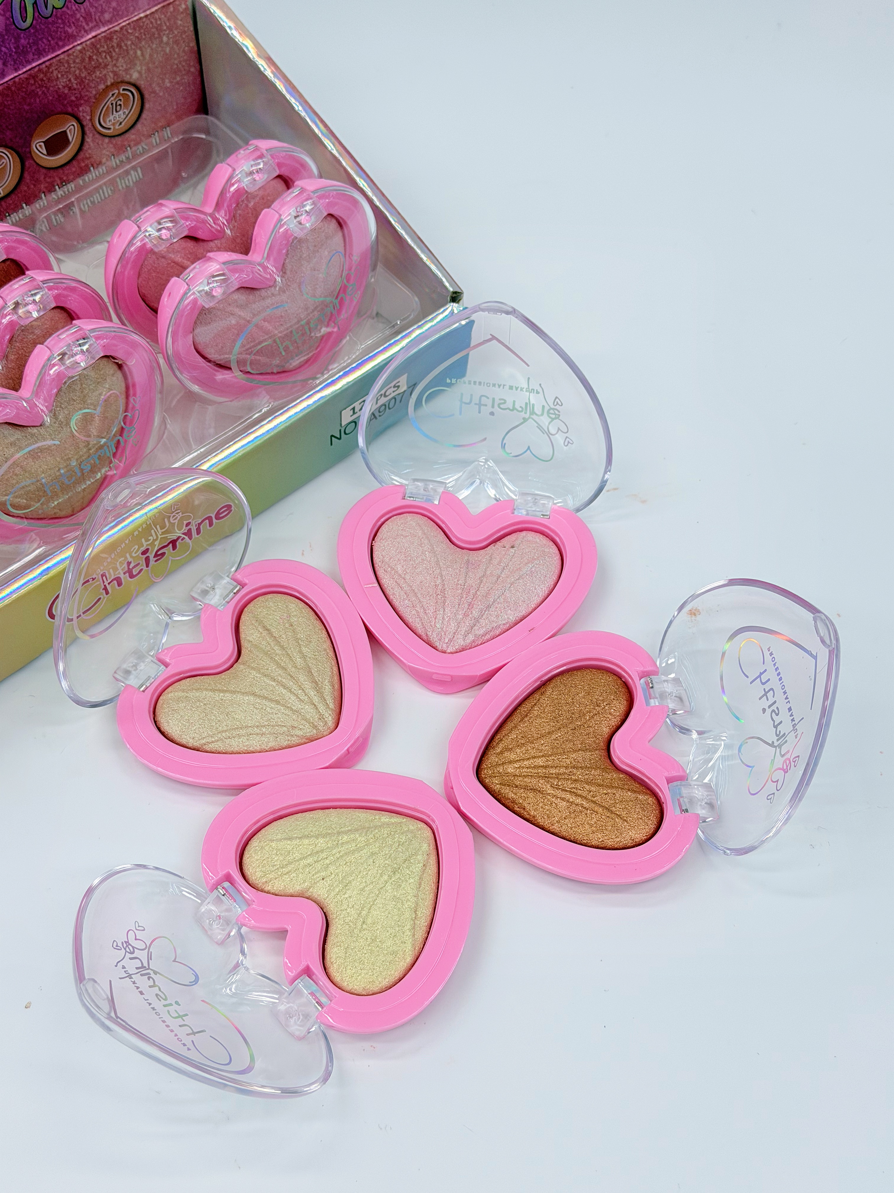 Cross-border eyeshadow LUYISI four-color heart-shaped baking powder, high-gloss powder, fine texture, professional makeup export Application Scenario