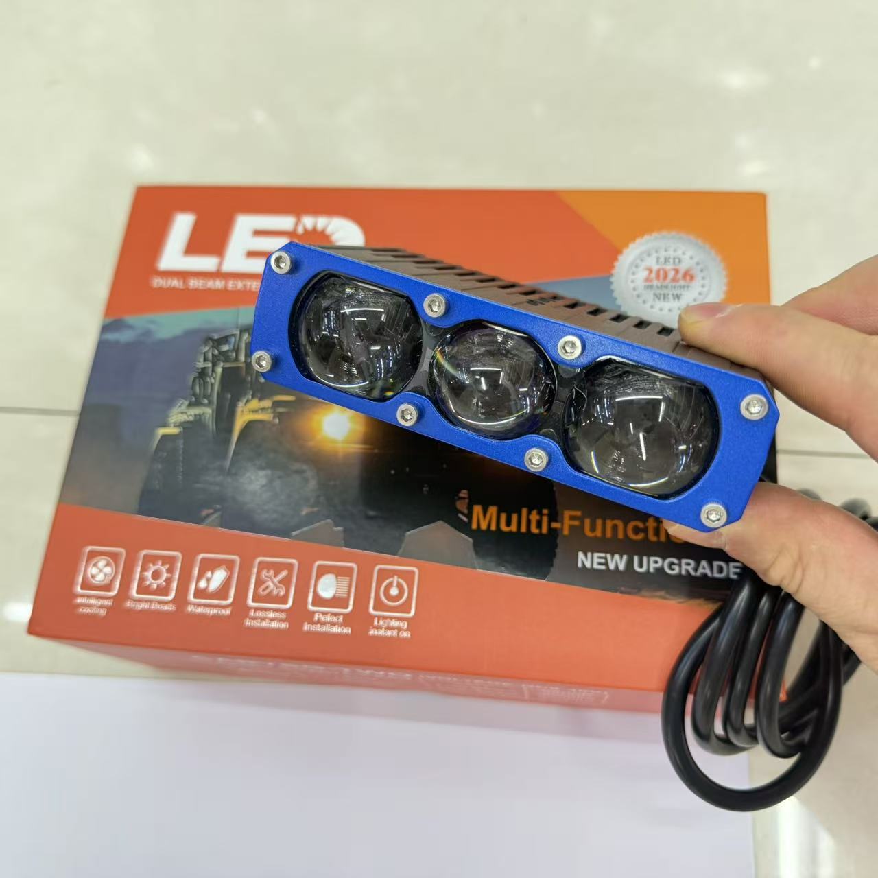 通用款汽车中网灯LED透镜射灯黄白光三眼射灯改摩托车灯远光灯