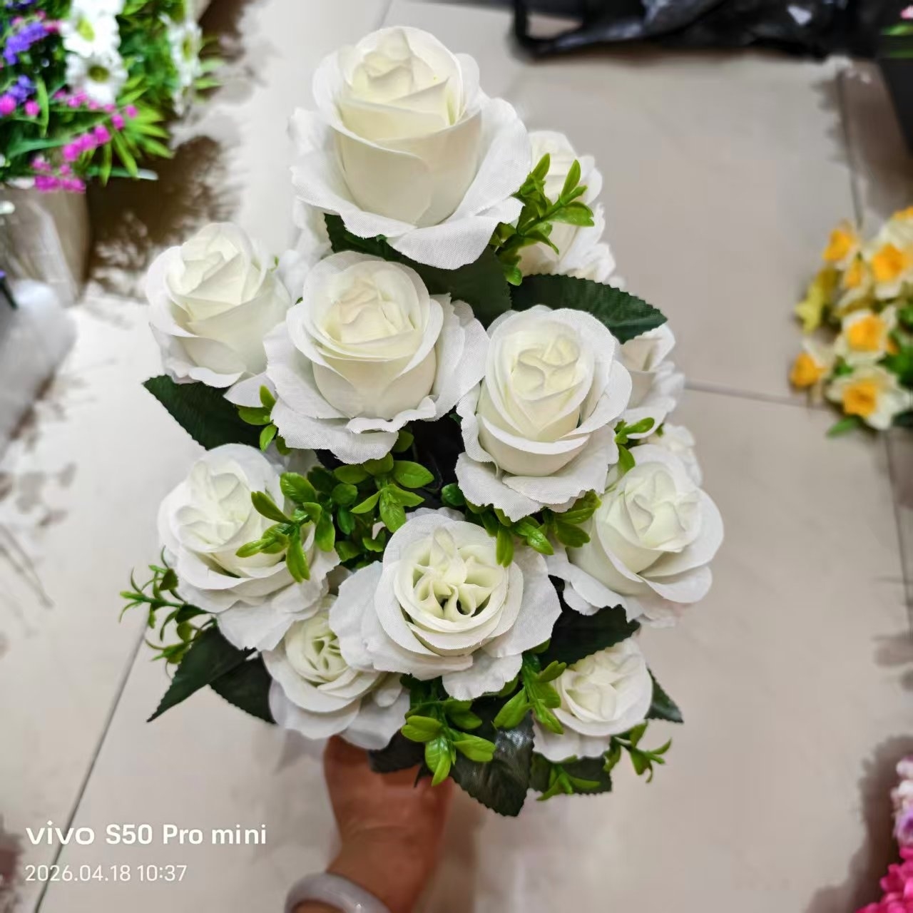 Direct sales from the manufacturer of artificial rose bouquets: 18 artificial rose buds, plastic flowers, artificial flowers, silk flowers, artificial flowers, wedding indoor and outdoor DIY decorative flowers, shooting props Application Scenario