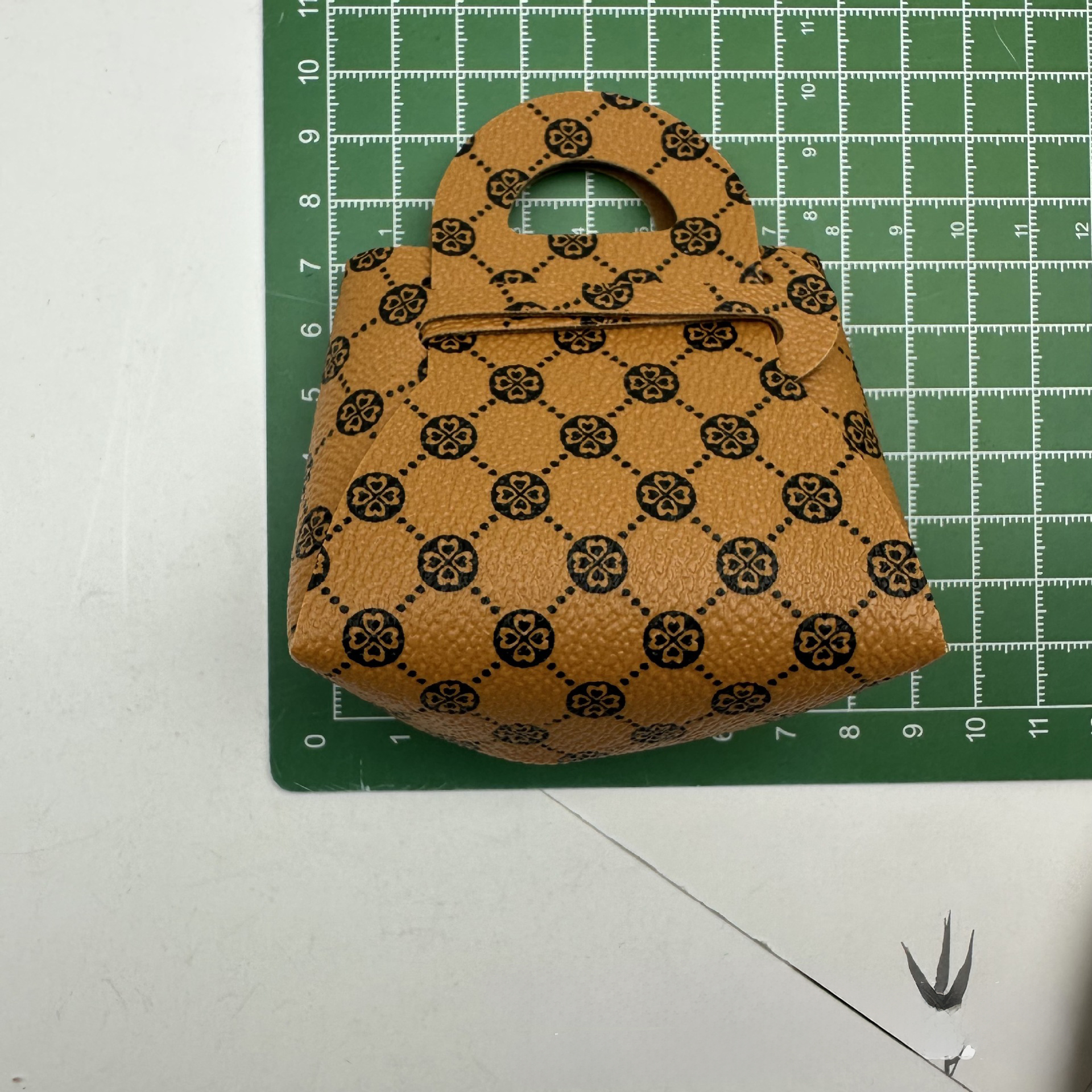 热卖创意小包DIY饰品配件 皮革花朵图案迷你包车挂钥匙扣包包挂件详情8