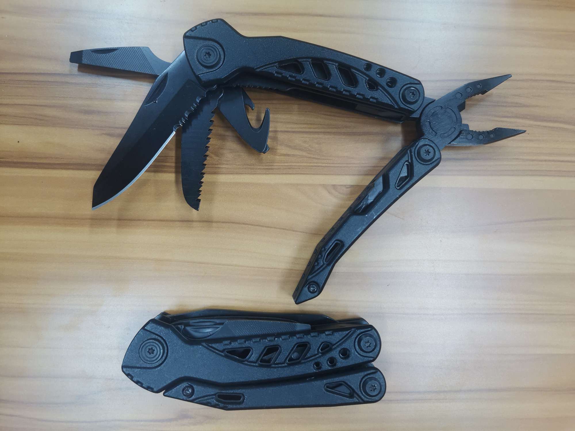 多功能钳子黑色产品图
