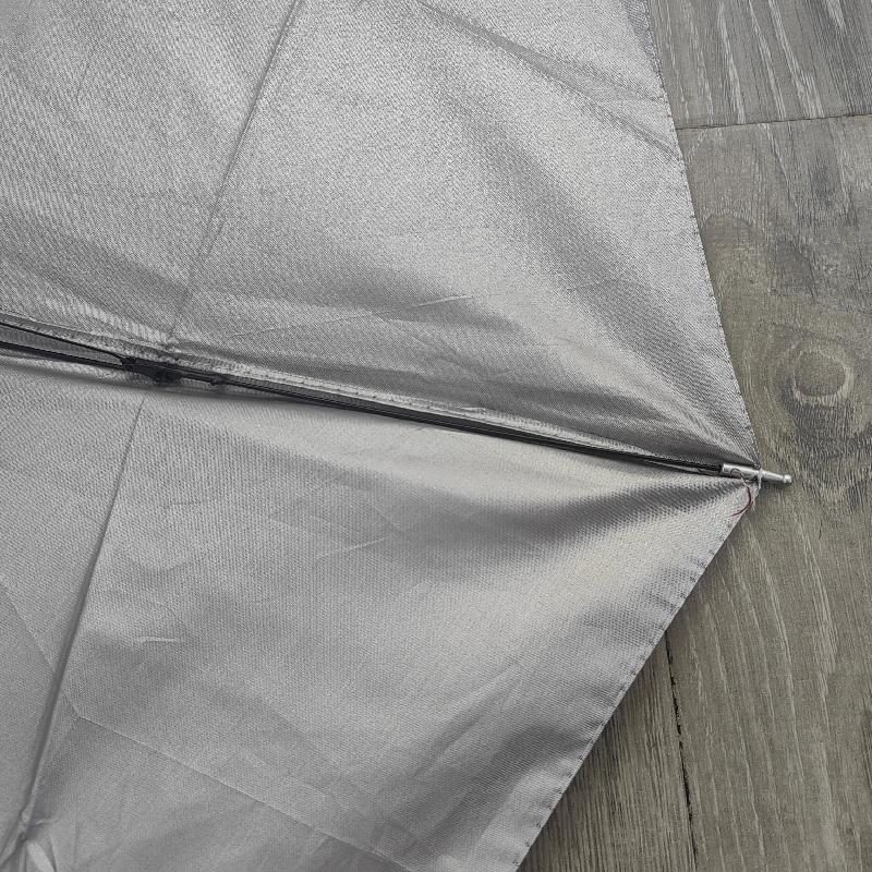Hengdun silver gel sun protection folding umbrella, multi-color, compact and portable three-fold umbrella, reinforced and wind-resistant, simple wine red umbrella, portable for daily travel, all-weather and all-weather umbrella Application Scenario