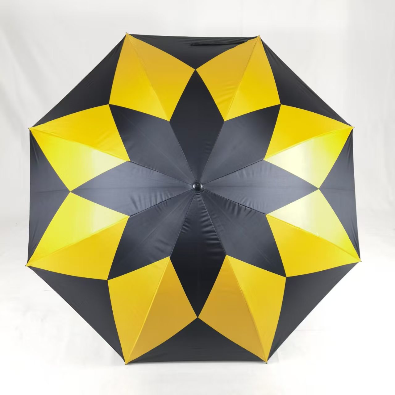 Large umbrellas provide sun protection, shield from the sun and wind. Disposable umbrellas are waterproof Application Scenario