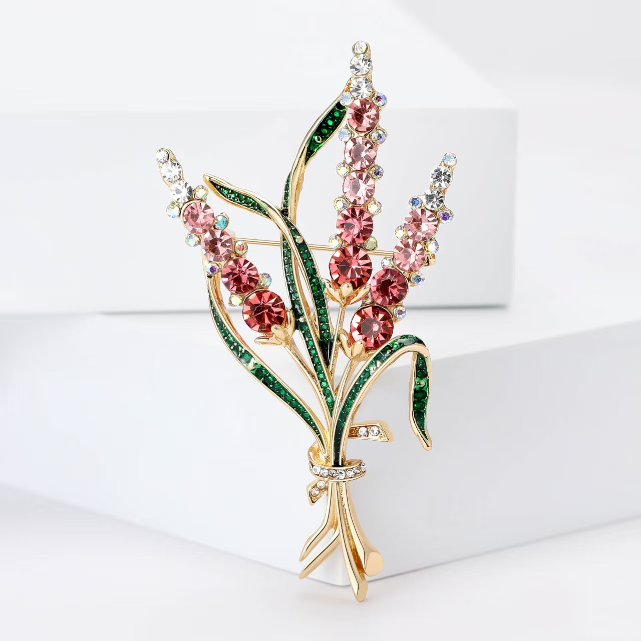 Nueva aleación de moda strass tres cabezas broche de espiga de trigo personalidad temperamento mujeres traje abrigo broche ornamento pin Specification image