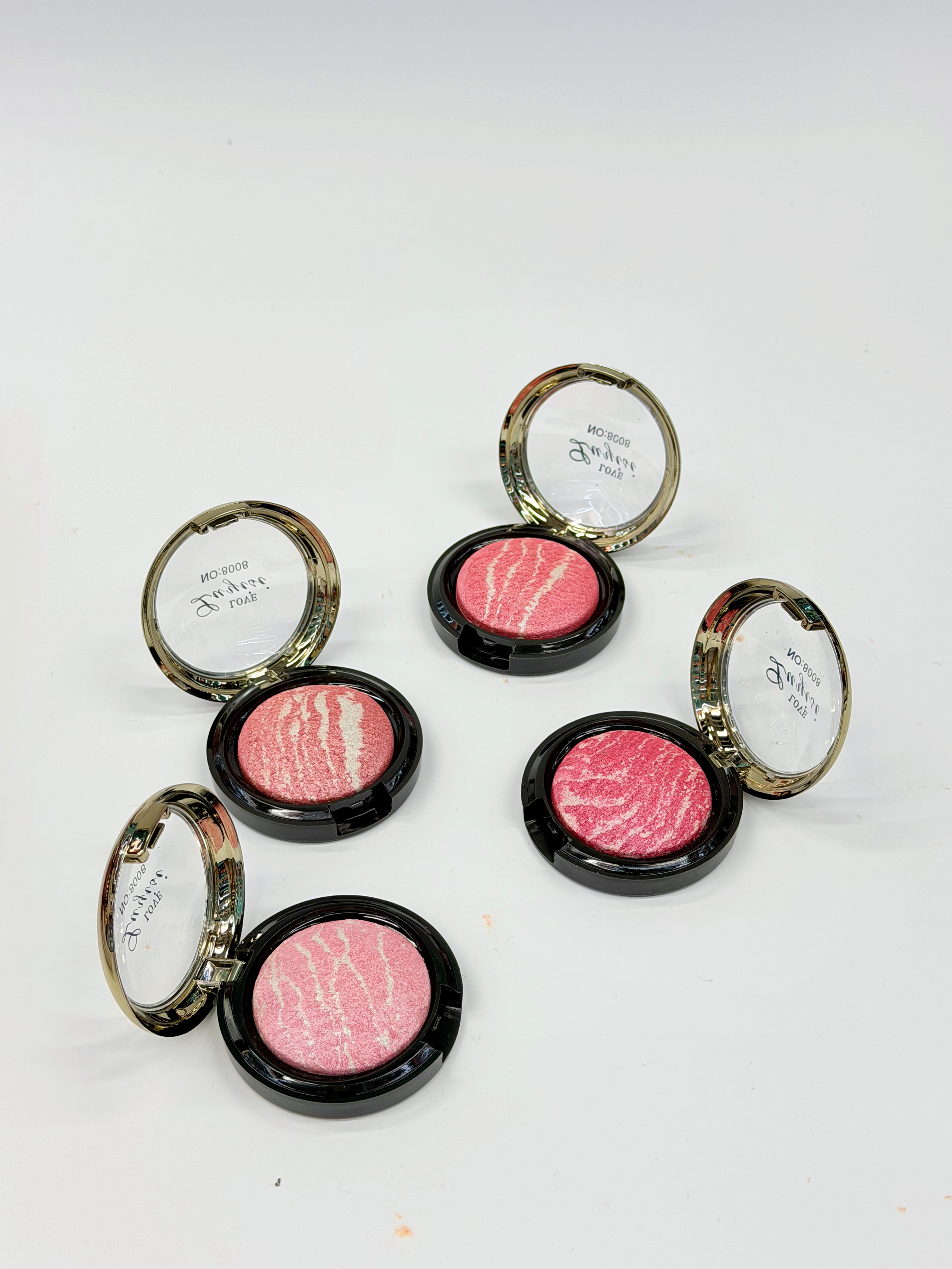 Cross-border eyeshadow LUYISI round pattern baked powder blush, fine powder texture, professional makeup export Application Scenario