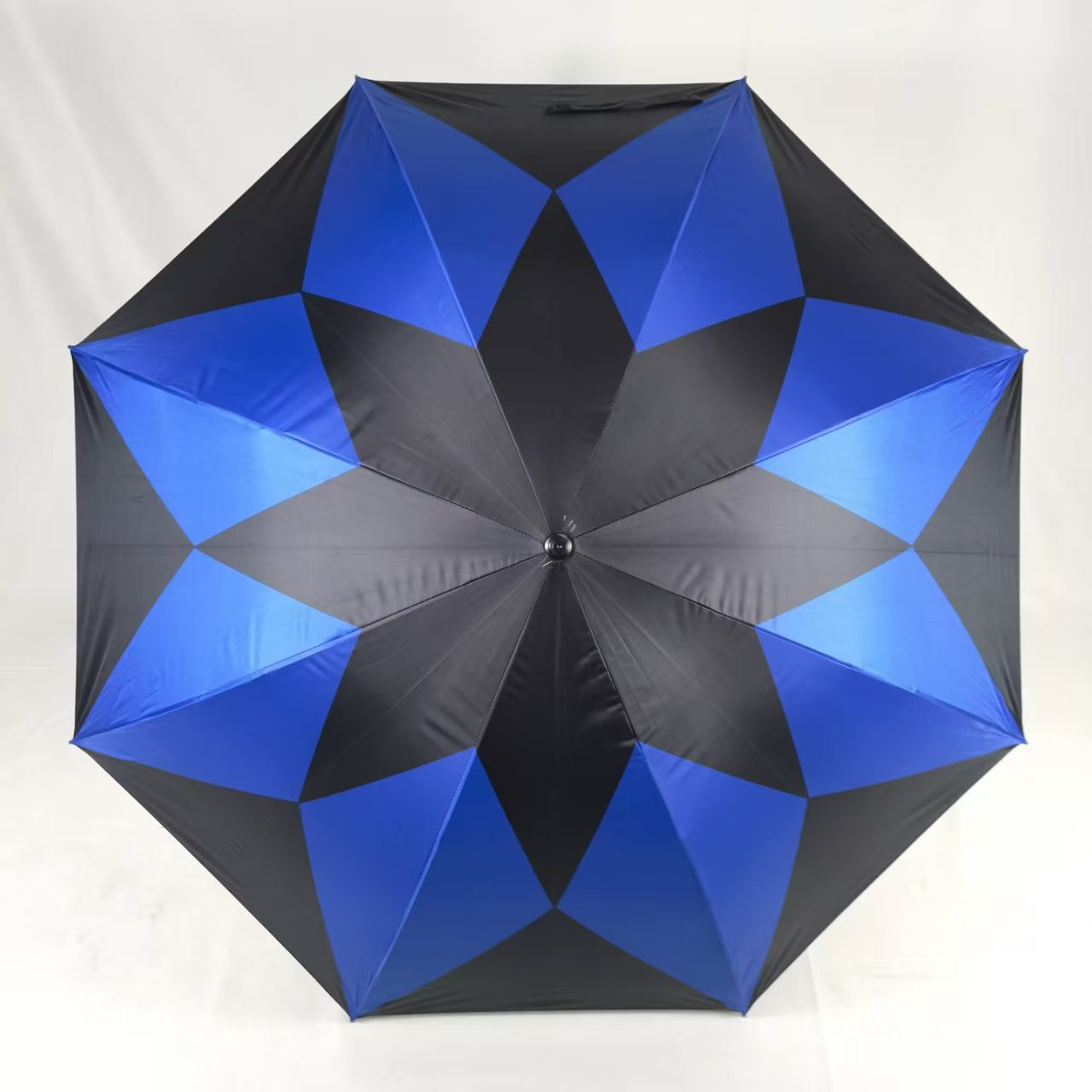Large umbrellas provide sun protection, shield from the sun and wind. Disposable umbrellas are waterproof Item Picture