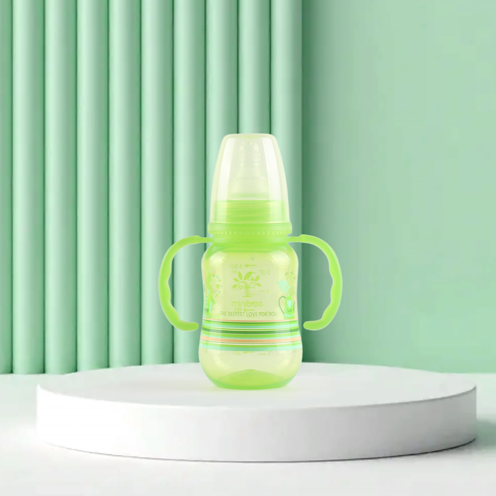 A 150ml PP standard-mouthed small baby bottle with a light-colored arc Application Scenario
