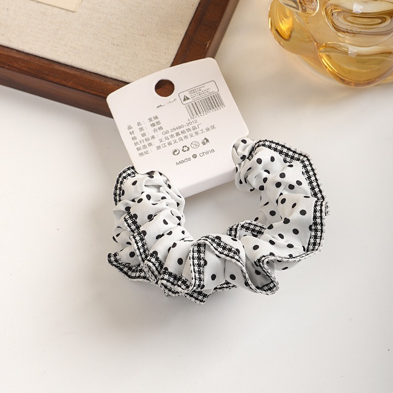 Two sets of milk apricot-colored lace hair bands, a French retro hair tie that doesn't hold up, are versatile hair accessories for students Application Scenario