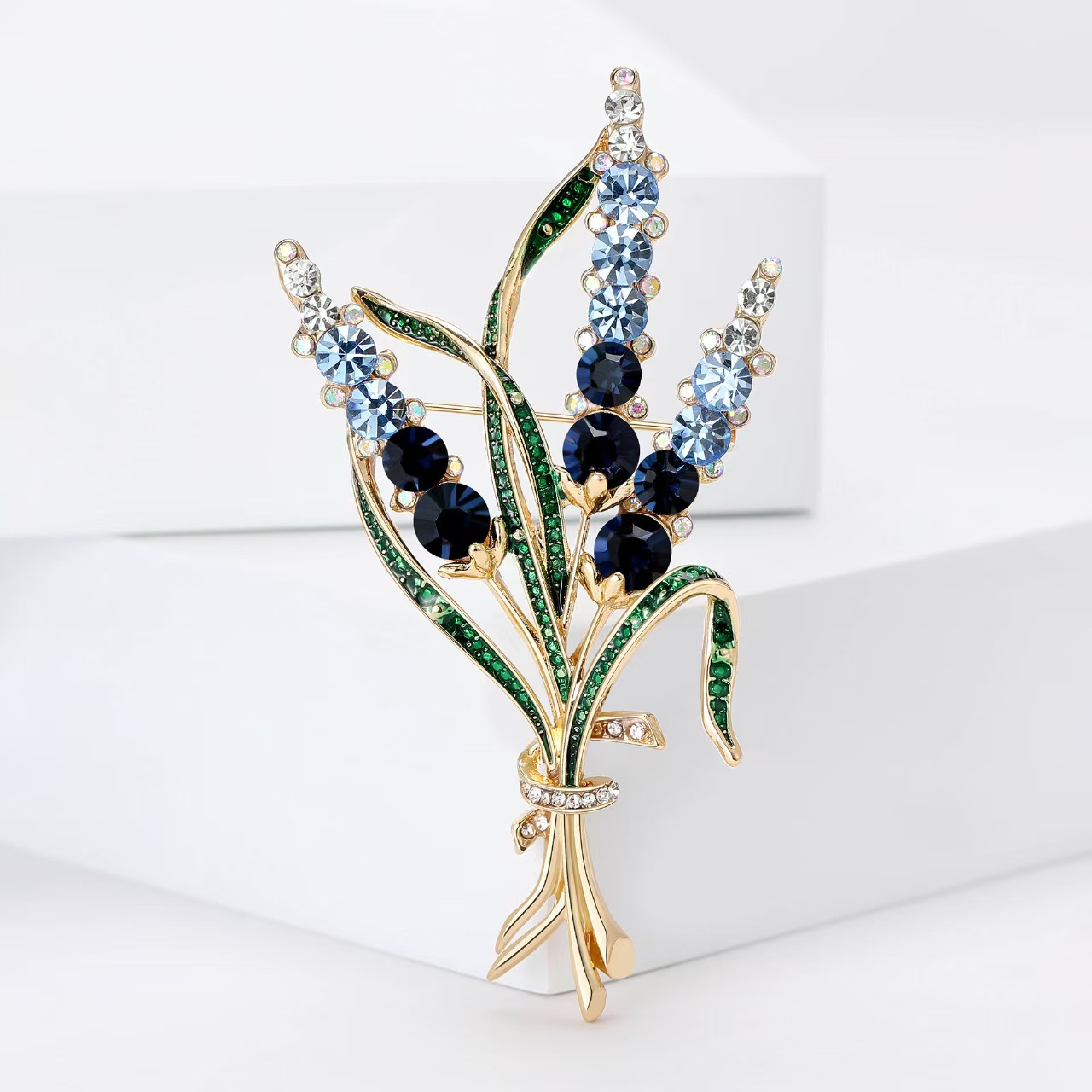 Nueva aleación de moda strass tres cabezas broche de espiga de trigo personalidad temperamento mujeres traje abrigo broche ornamento pin details Picture