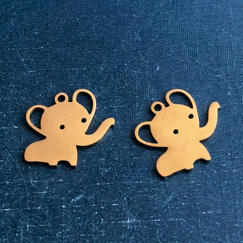 Cross-border foreign trade mini cute little elephant titanium steel stainless steel bracelet pendant, handcrafted DIY jewelry accessory hanging piece trend details Picture