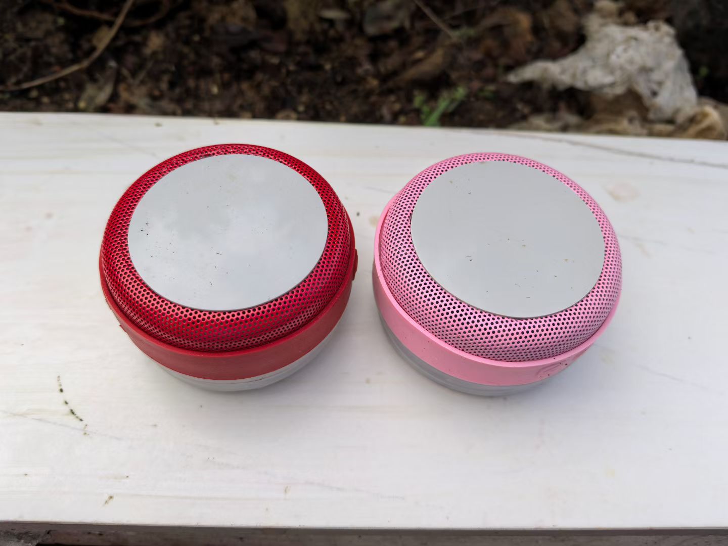 In stock, there are medium-sized beer mug speakers, car cup speakers, cooling cups, coffee cup speakers, and seven-color waterproof Bluetooth speakers. They are compact and portable pic 2
