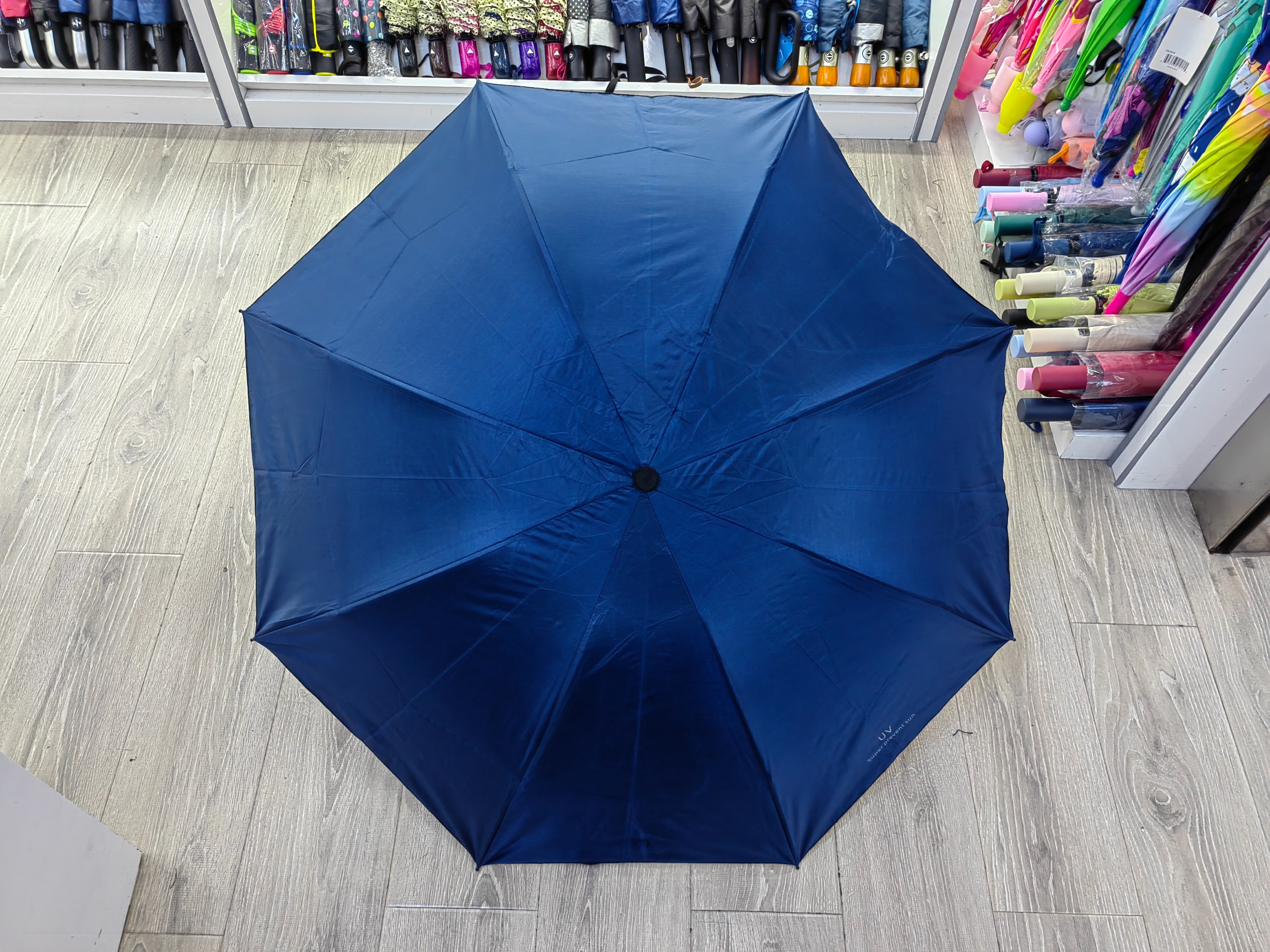 Hengdun manual folding basic model umbrella black rubber sun protection and shade umbrella manufacturer in stock, three-fold black rubber weather umbrella, solid color folding umbrella, advertising gift umbrella, customizable LOGO wholesale Application Scenario