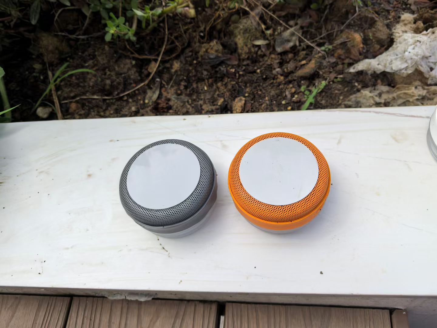 In stock, there are medium-sized beer mug speakers, car cup speakers, cooling cups, coffee cup speakers, and seven-color waterproof Bluetooth speakers. They are compact and portable pic 7
