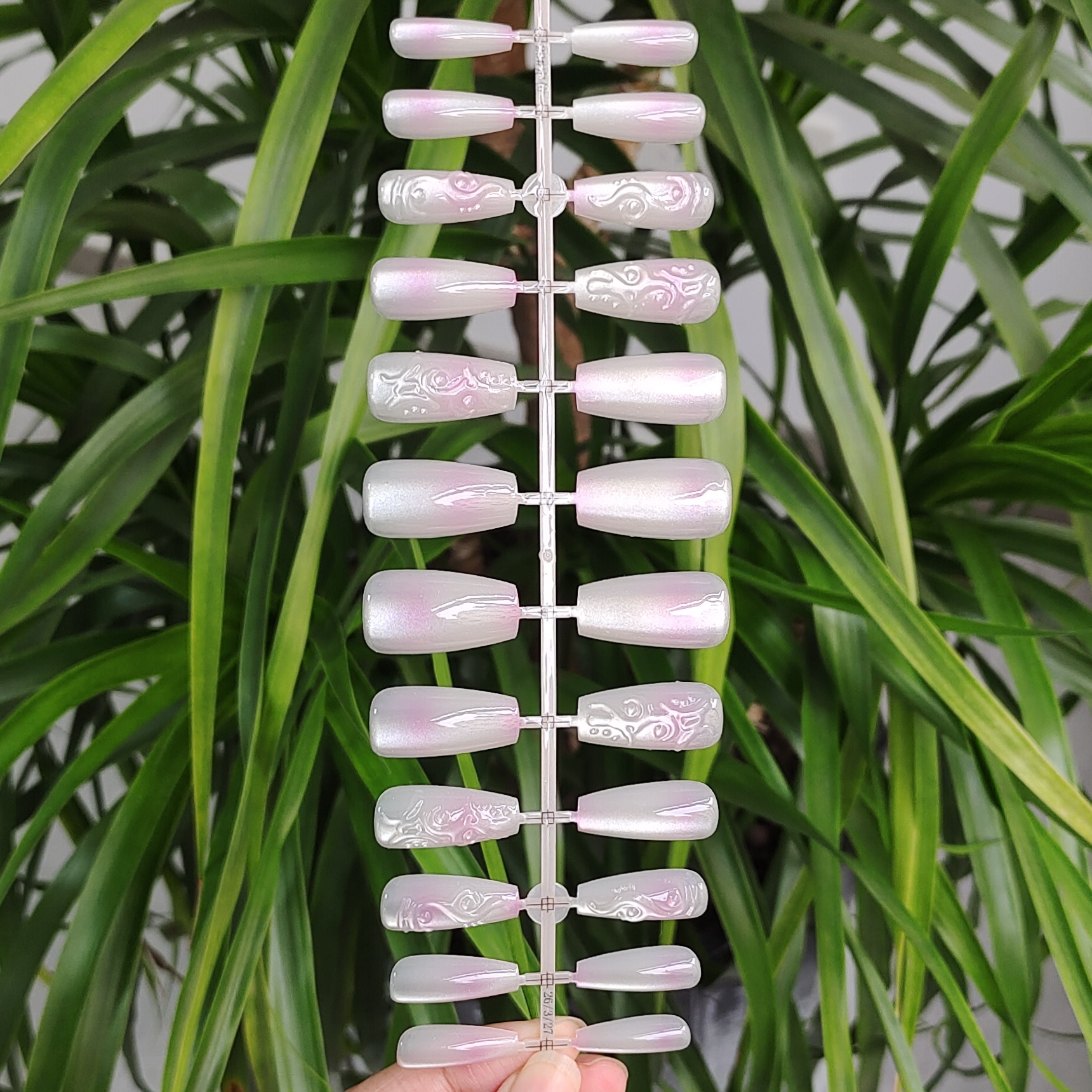 24 PCS PRESS ON NAIL TIPS MEDIUM COFFIN SHAPE 3D ADHESIVE DESIGN WITH PINK SHADING COLOR full figure