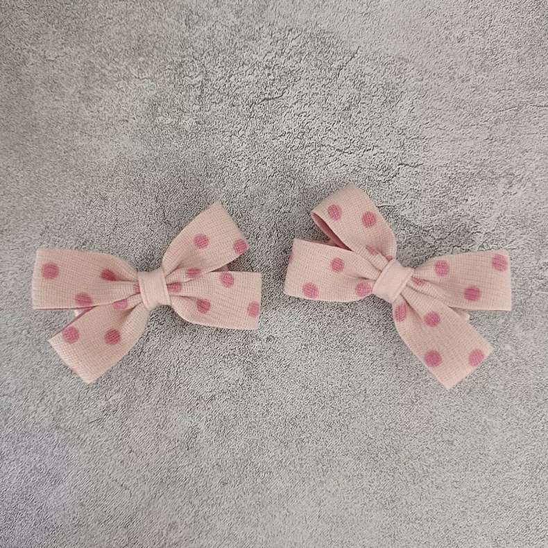 Korean-style sweet and cute children's and girls' hair clips, pink polka dot, small bow, double clip, bangs clip, side clip Application Scenario