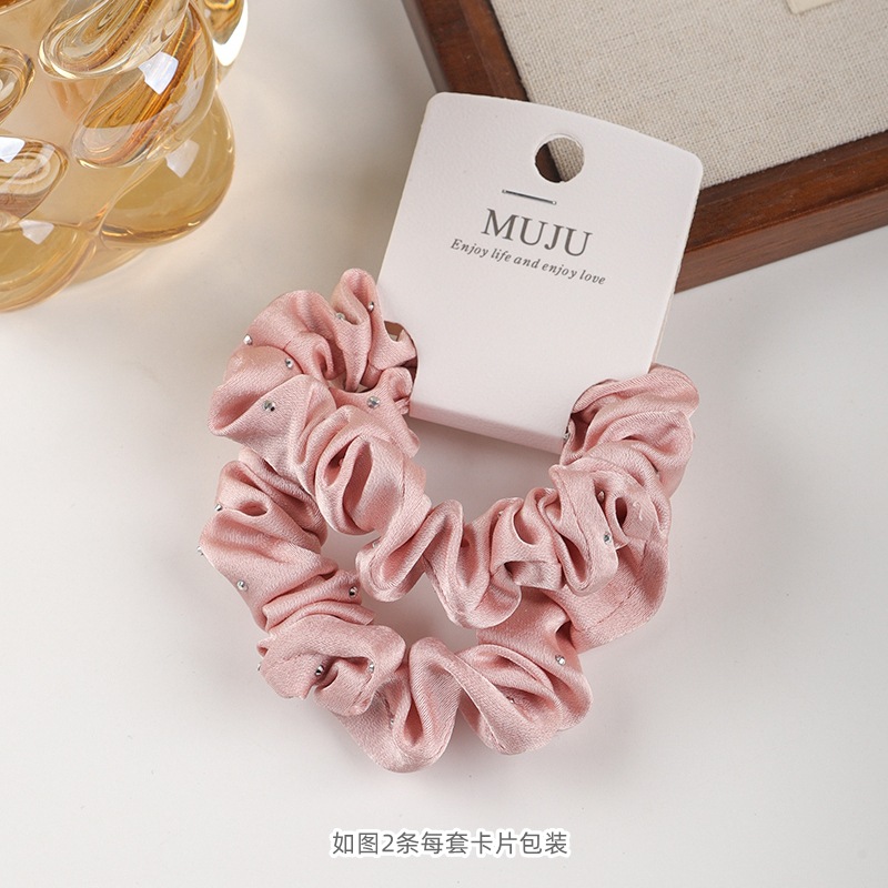 Two high-end snap-on hair ties with a hot diamond small intestine loop, a versatile fabric hair tie, and a high ponytail leather band hair accessory details Picture