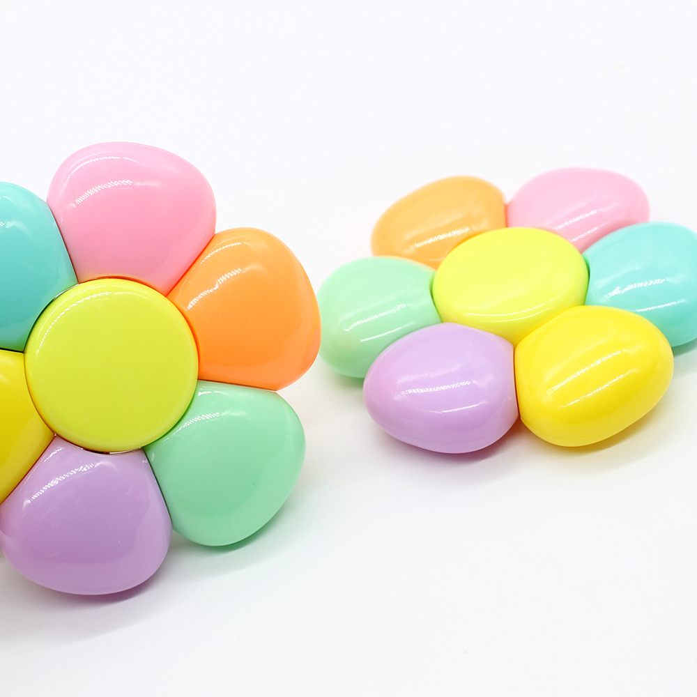 Colored plastic petal-shaped 6-color highlighters, shaped highlighters that can be used as marking highlighters Application Scenario