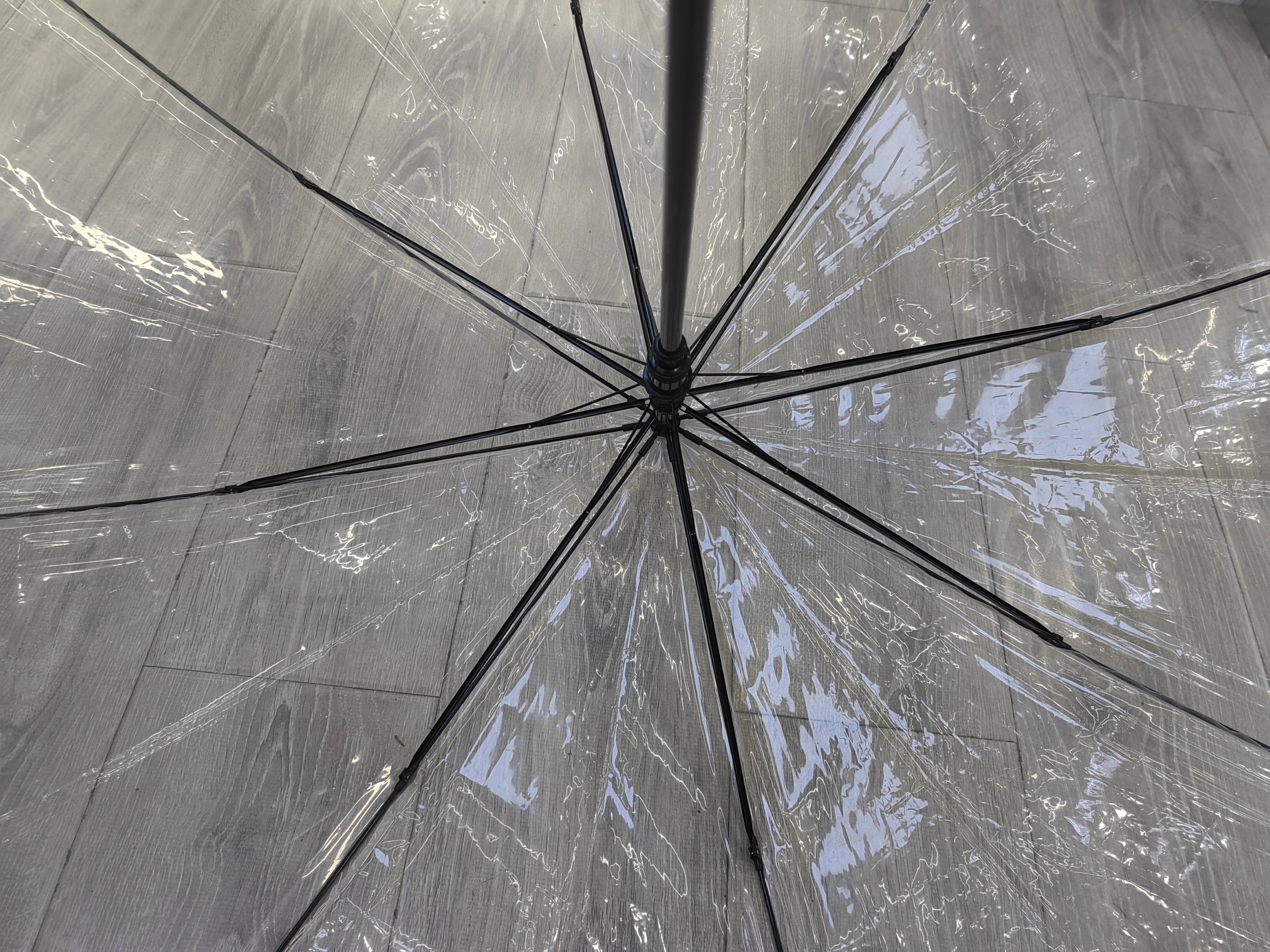 Hengdun high appearance level transparent umbrellas, thickened wind-resistant, popular Instagram style straight pole umbrellas, long handle curved handle straight pole umbrellas, student travel popular photo umbrellas, customizable LOGO advertising umbrellas wholesale Application Scenario