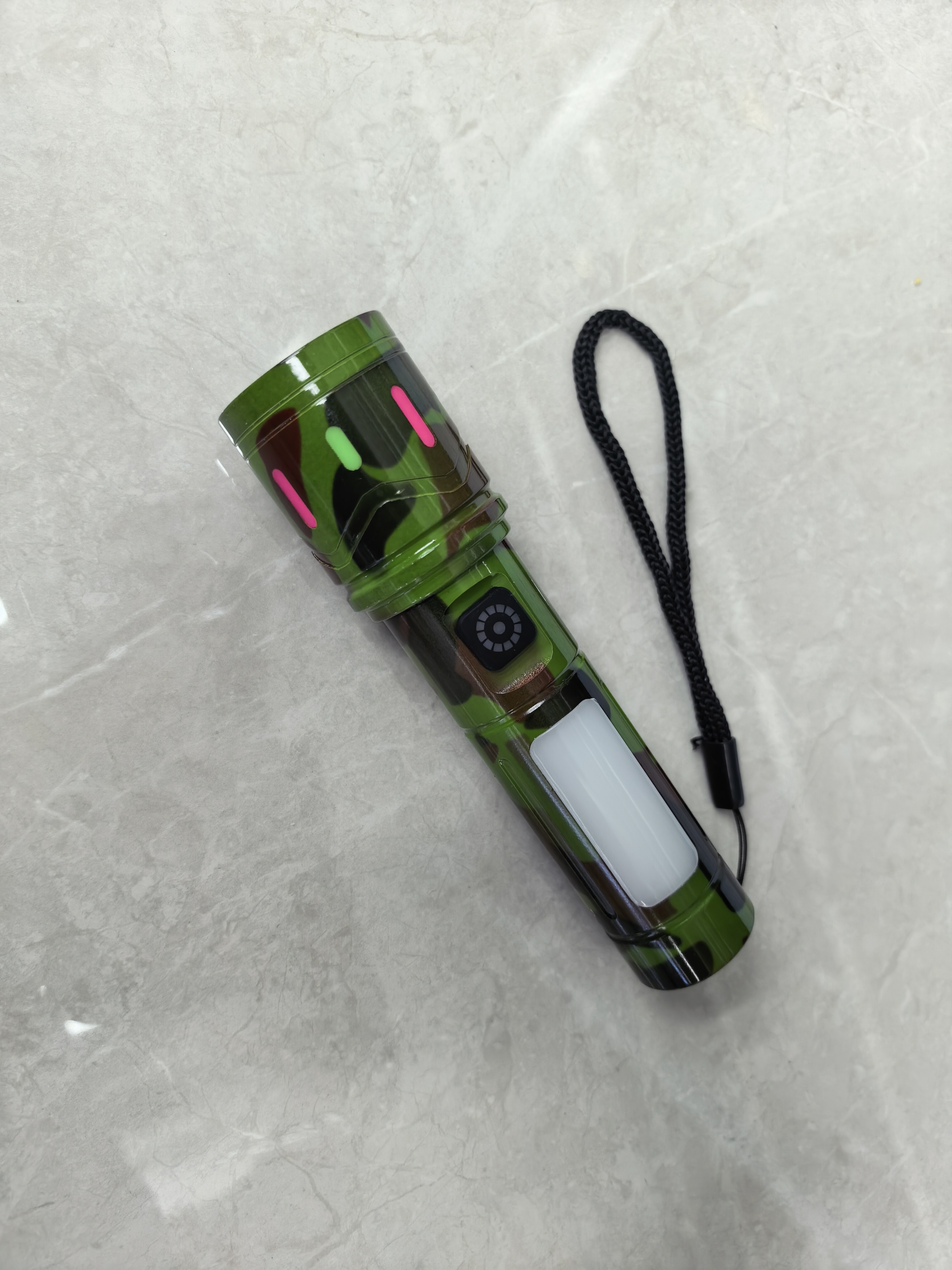 Built-in battery cob flashlight details Picture