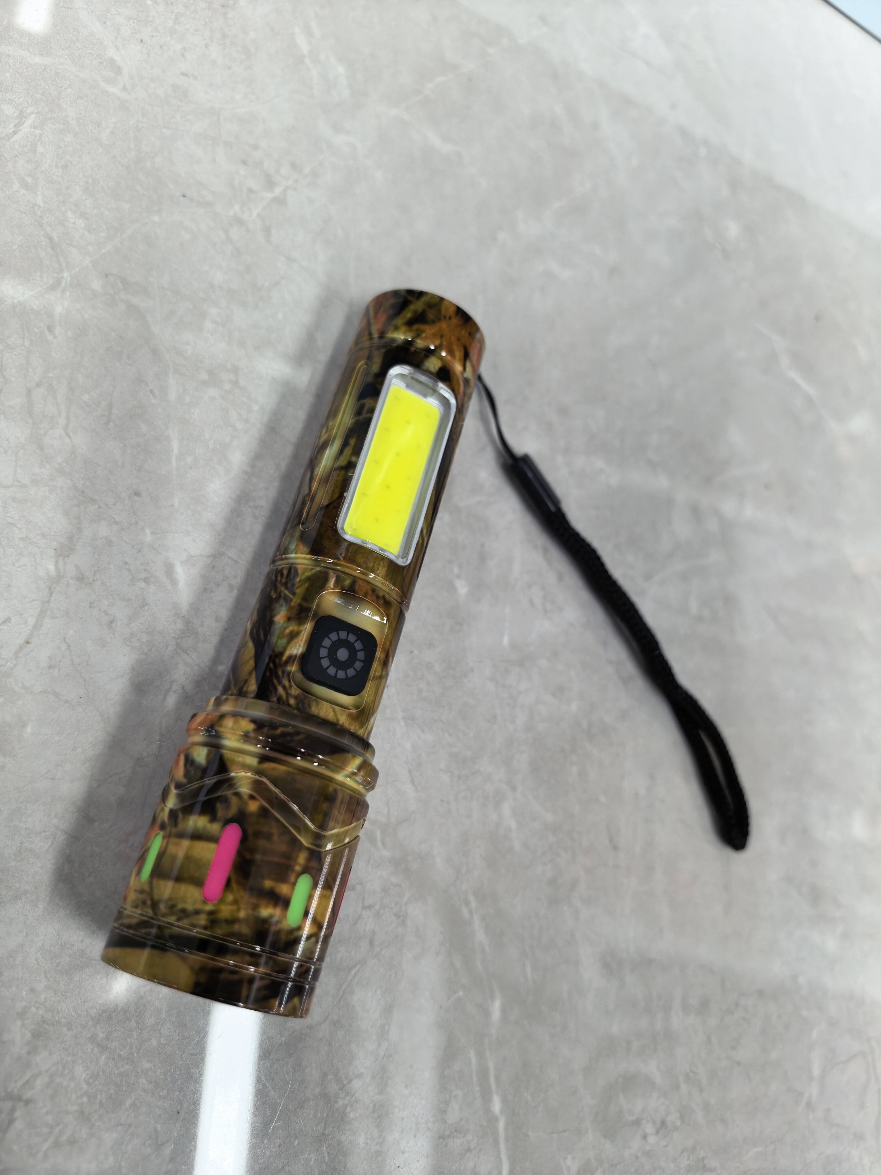 Built-in lithium battery charging flashlight details Picture