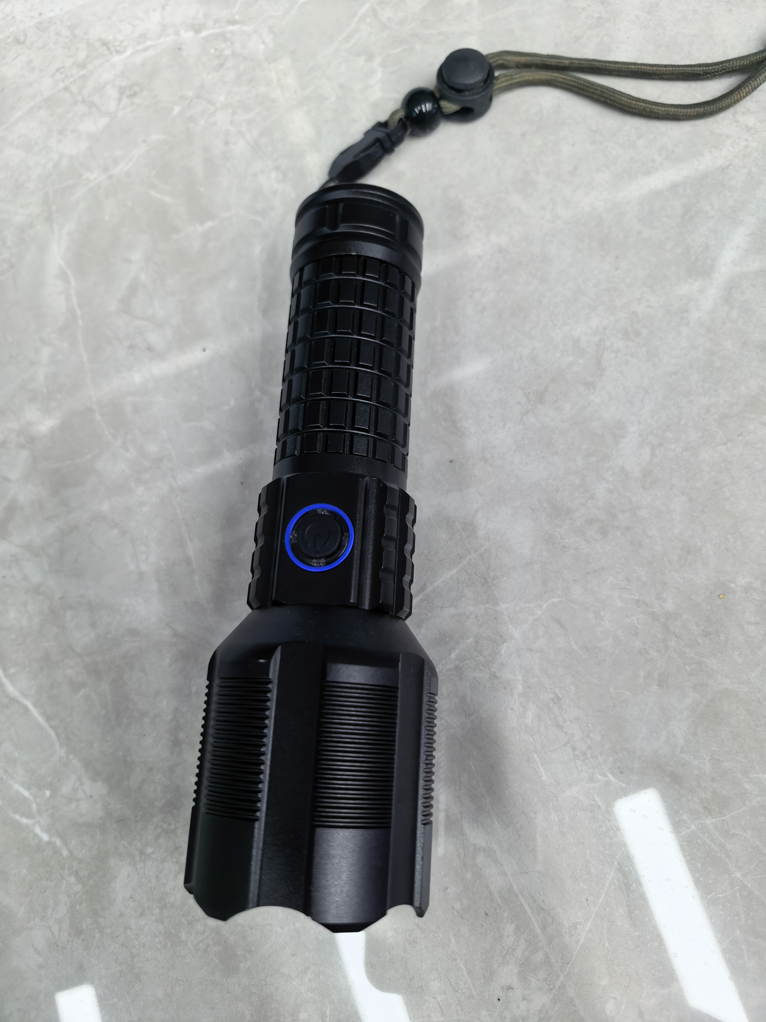 p90 high-intensity flashlight