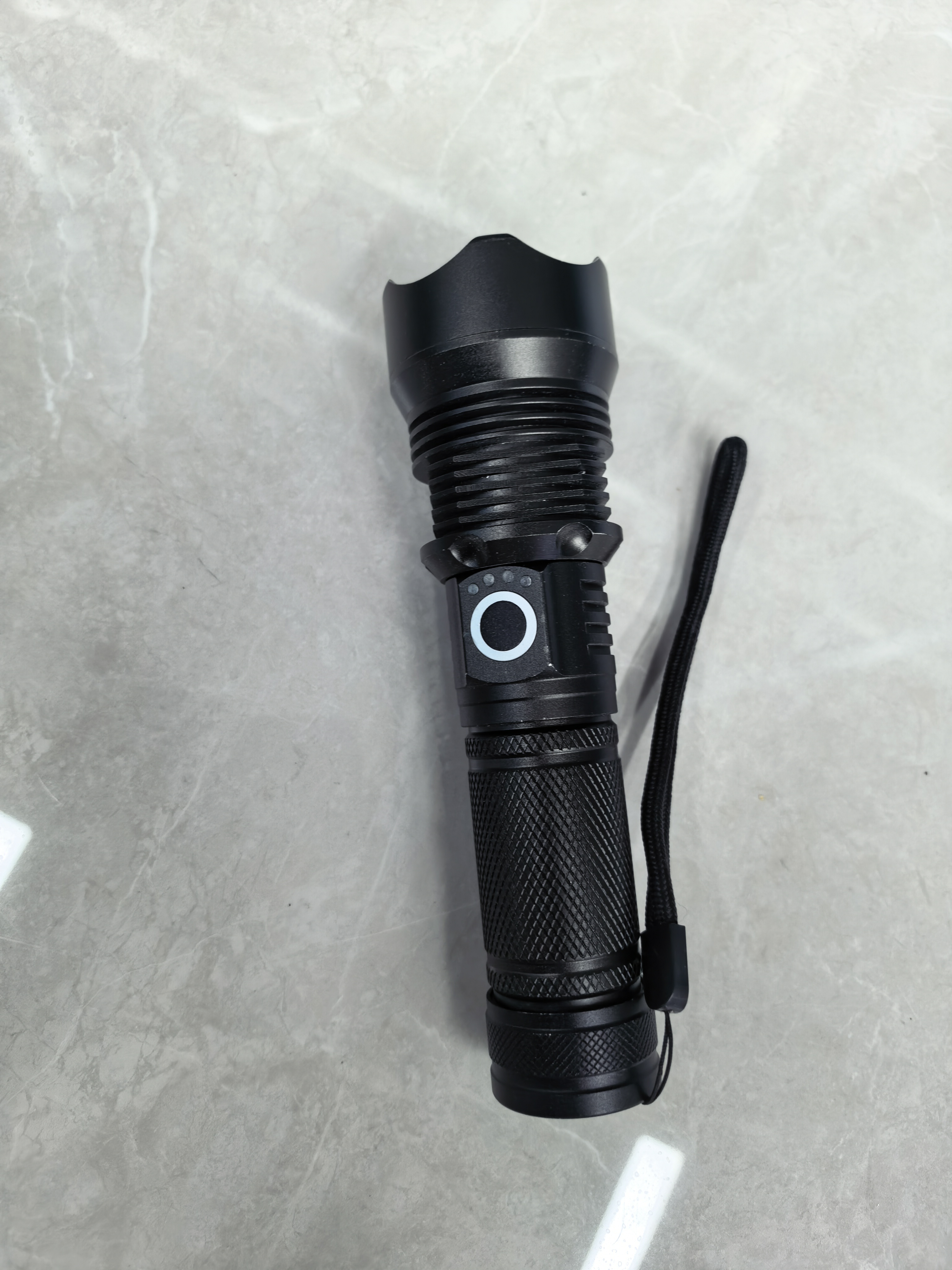 High-intensity aluminum alloy flashlight details Picture