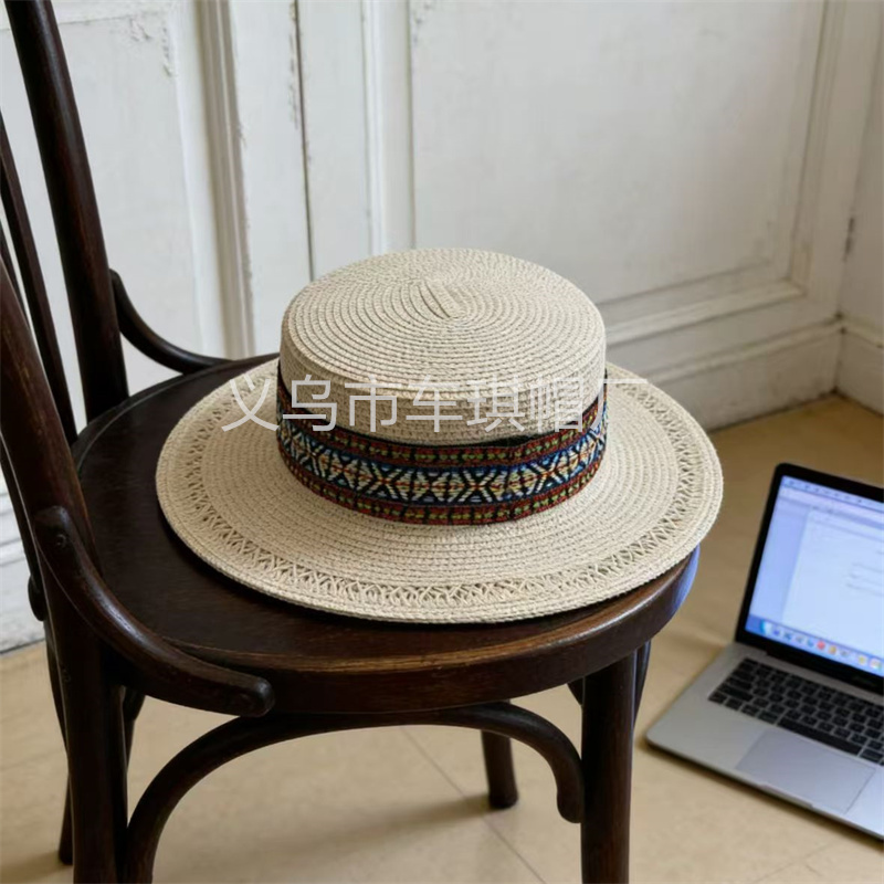 Men's and women's spring and summer flat-topped straw hats, colorful woven straps, ethnic-style straw hats, beach hats, sun protection and shade hats, seaside vacation, outdoor travel, outdoor leisure sports Application Scenario