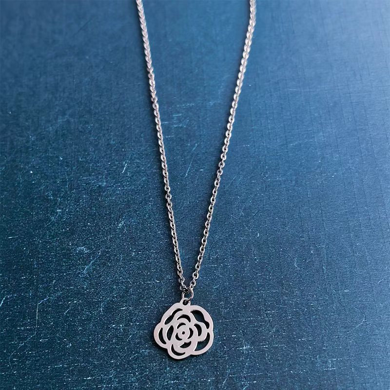 Cross-border titanium steel and stainless steel flower, rose pendant, bracelet, necklace DIY jewelry accessories, fashionable and personalized detail image 3