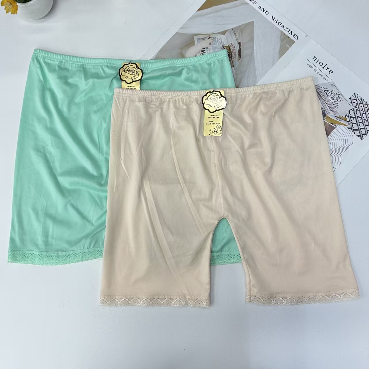 DD-551# 36-head mixed-color girls' leg pants for export. Girls' solid-color leggings are selling well. African girls' leggings with lace edges and super low prices. Girls' leg pants QNI Application Scenario