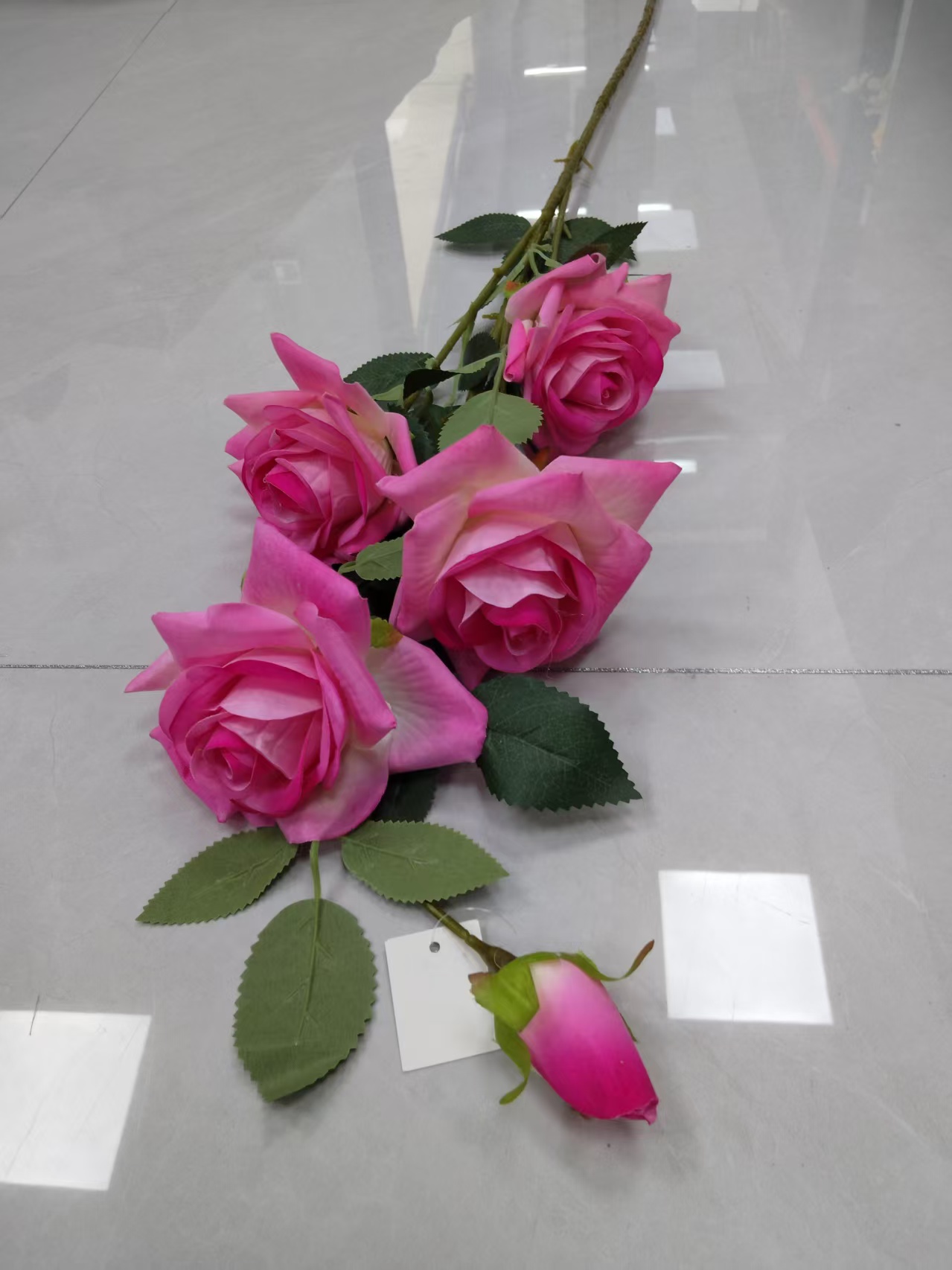 Simulated tall branch 4-flower 1-bud velvet fabric rose bouquet manufacturer, direct crown, wrapped rose, plastic flower, artificial flower, silk flower, artificial flower, wedding indoor and outdoor DIY decorative flower, shooting props, in stock, replenishing cabinet Specification image