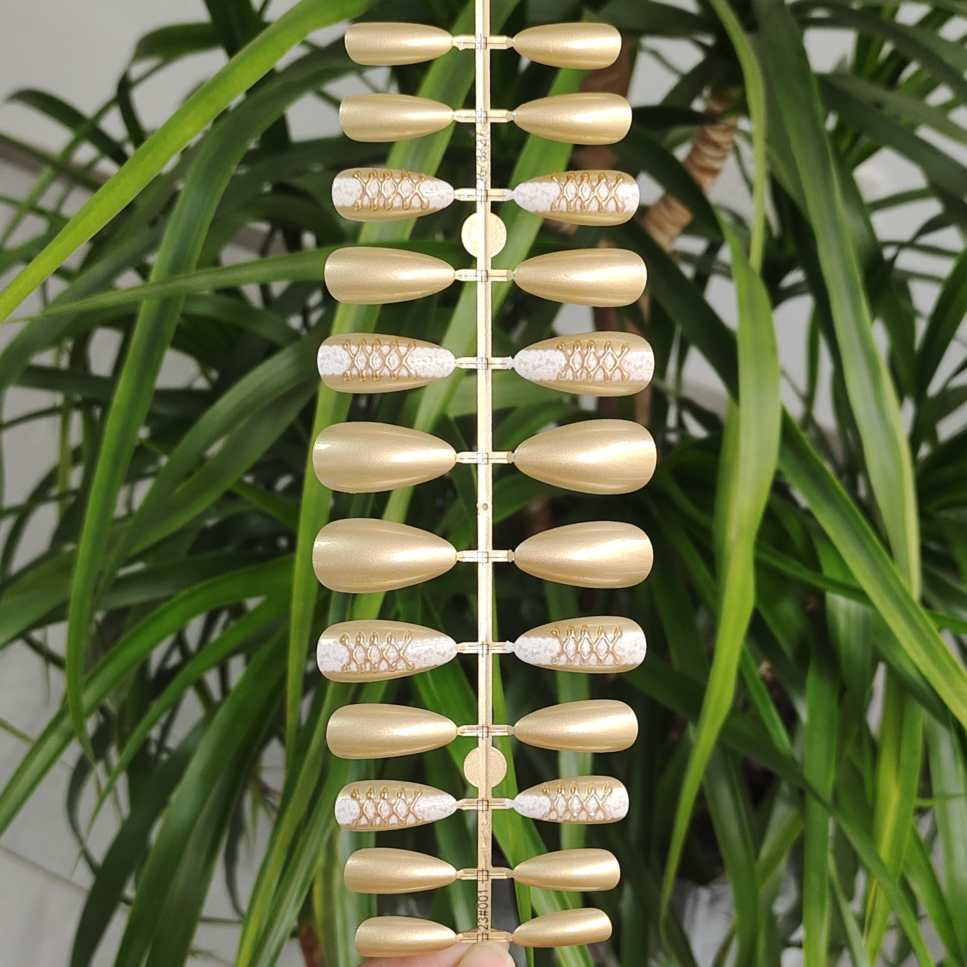 24 PCS PRESS ON NAIL TIPS ALMOND SHAPE 3D ADHESIVE DESIGN WITH GOLD BASE COLOR AND LACE PATTERN full figure