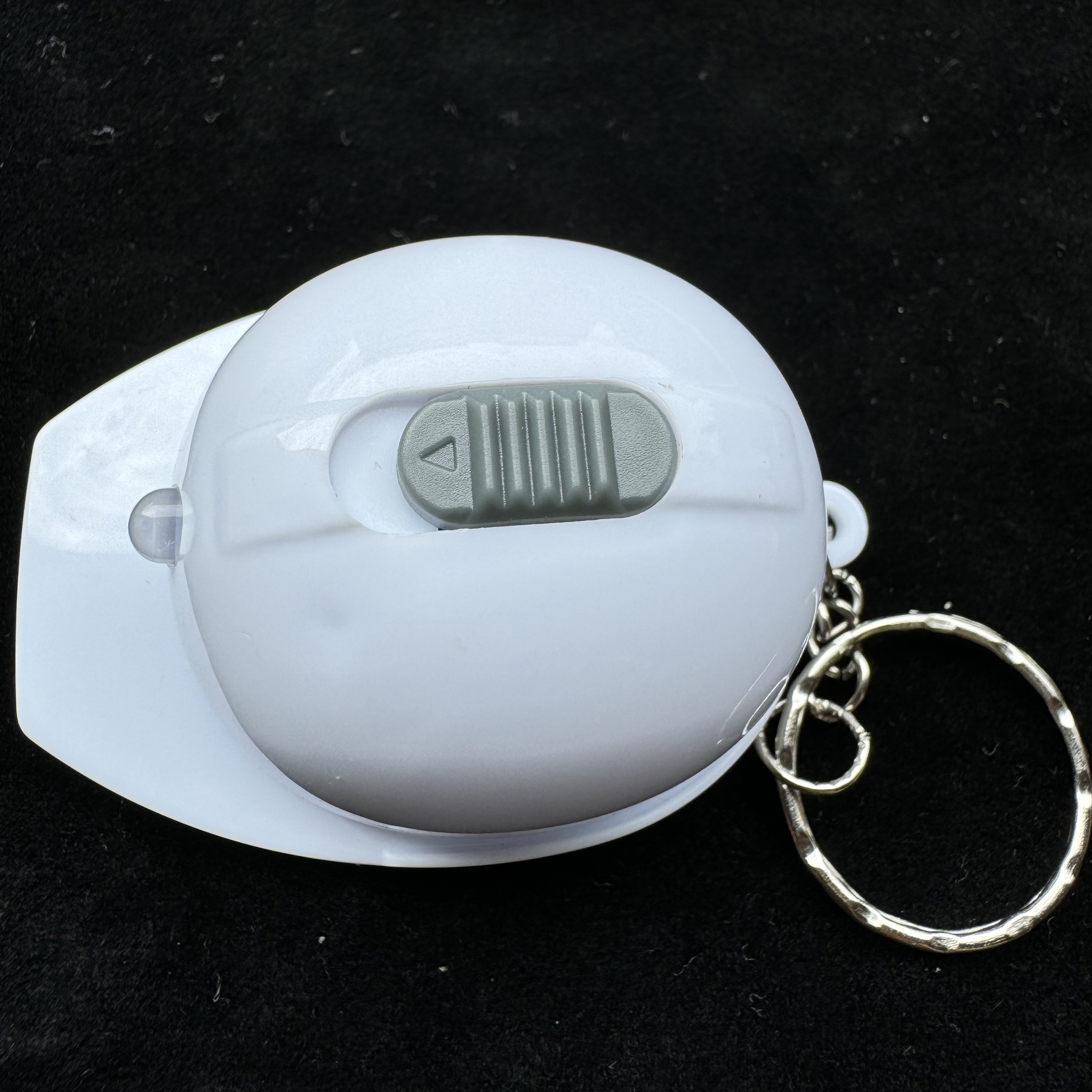 Luminous toy bottle opener, safety helmet, white light keychain lamp, small pendant, small gift event, factory direct sales, Gao Gao electronic toys 222222222222222 Specification image