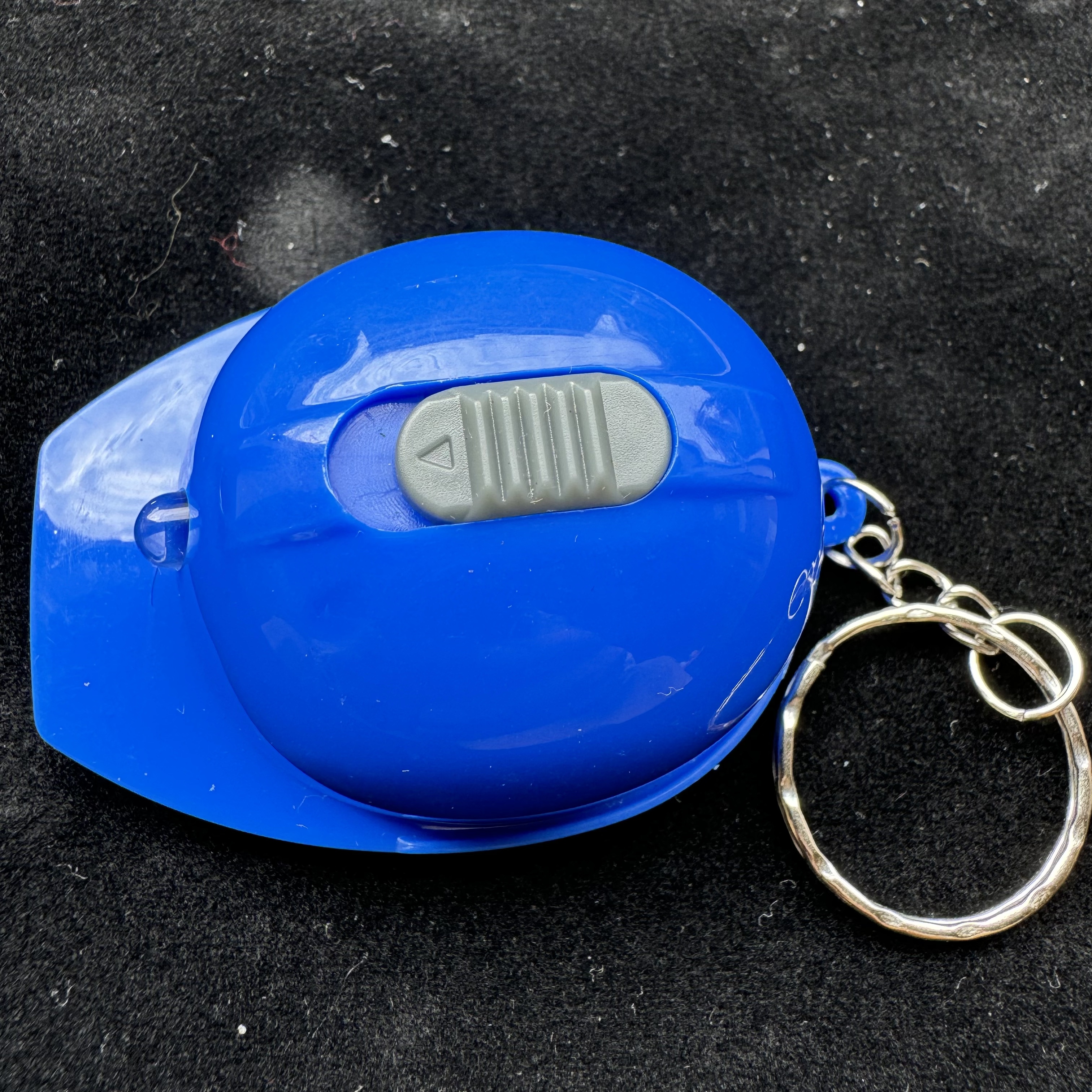 Luminous toy bottle opener, safety helmet, white light keychain lamp, small pendant, small gift event, factory direct sales, Gao Gao electronic toys 222222222222222 Application Scenario