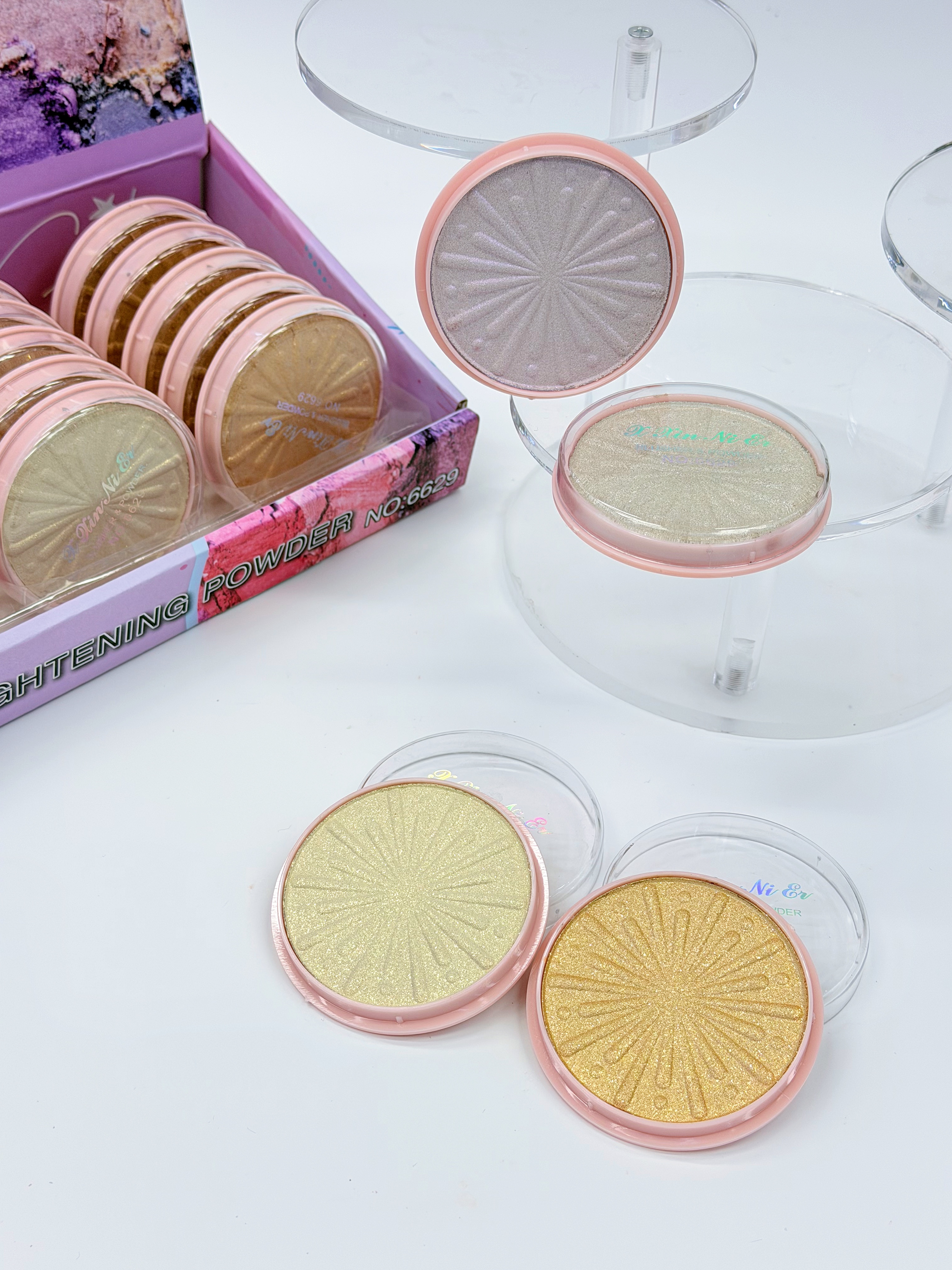 Cross-border eyeshadow LUYISI four-color sunflower high-gloss powder, fine texture, professional makeup export Application Scenario
