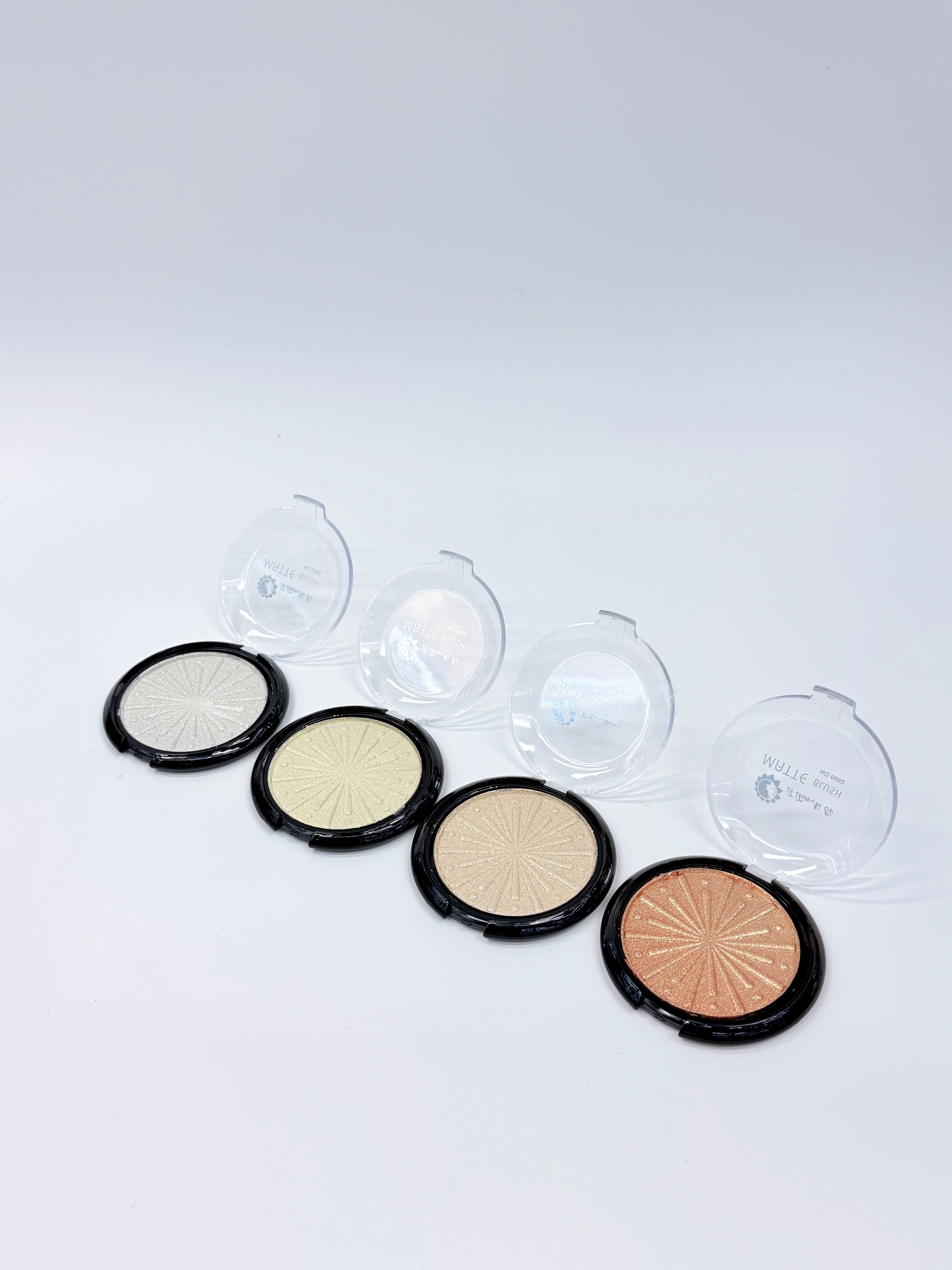 Cross-border high-gloss four-color chrysanthemum sparkling high-gloss powder fine professional makeup export Application Scenario
