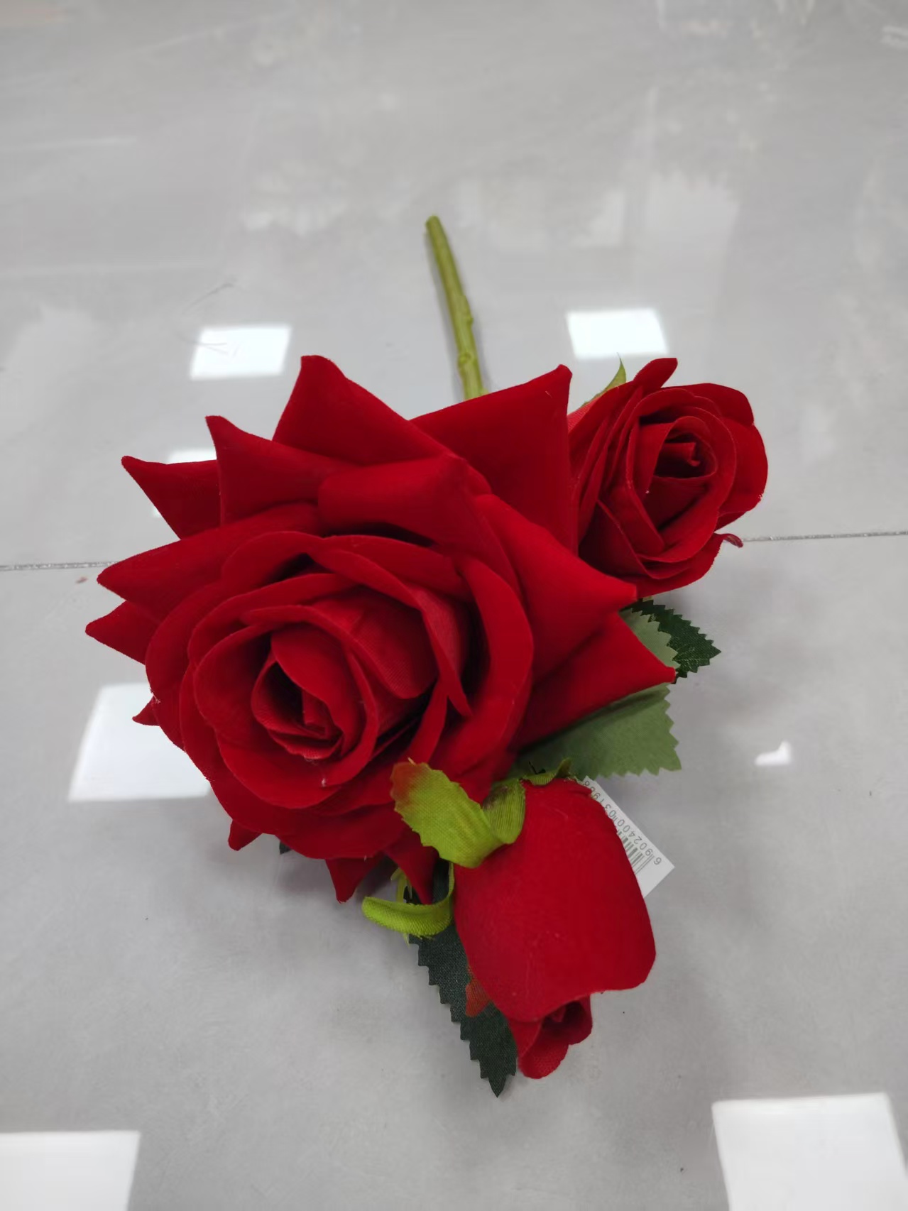 Simulated 1 flower bud 1, velvet plastic rose bouquet manufacturer wholesale, lace wrapped rose, plastic flower, artificial flower, silk flower, artificial flower, wedding indoor and outdoor DIY decorative flower, shooting props in stock, replenishing cabinet details Picture