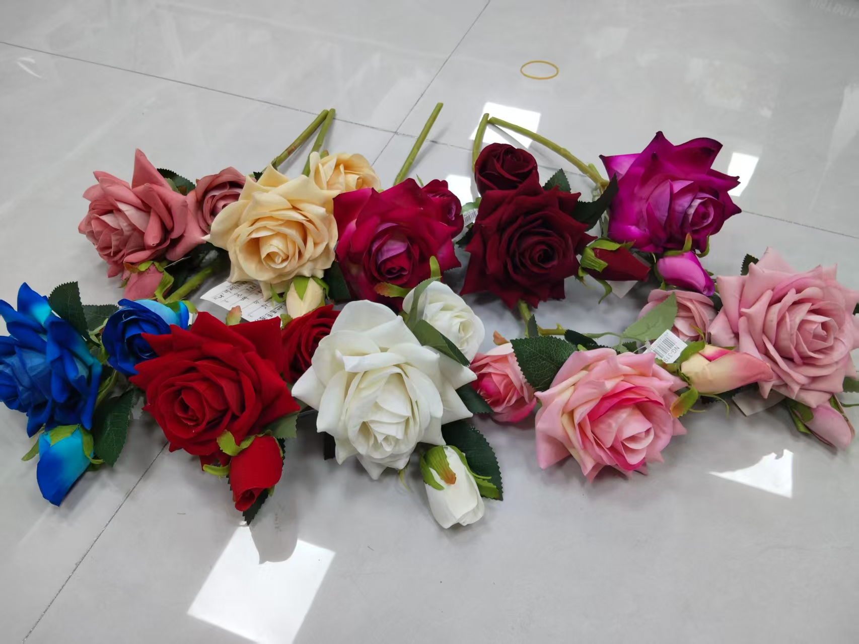 Simulated 1 flower bud 1, velvet plastic rose bouquet manufacturer wholesale, lace wrapped rose, plastic flower, artificial flower, silk flower, artificial flower, wedding indoor and outdoor DIY decorative flower, shooting props in stock, replenishing cabinet Item Picture