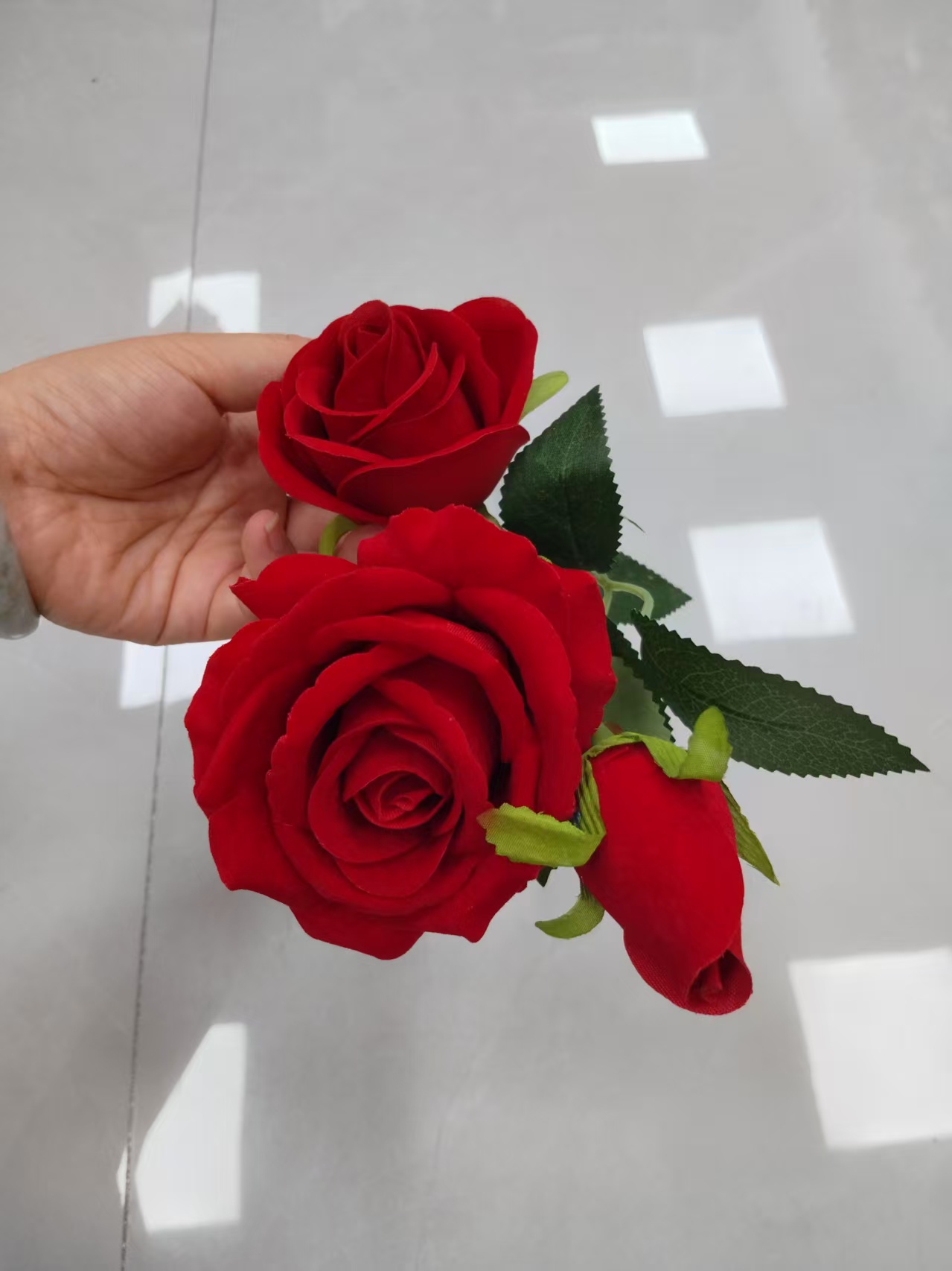 Simulated 1 flower bud 1, velvet cloth round rose bouquet manufacturer wholesale, lace wrapped rose, plastic flower, artificial flower, silk flower, artificial flower, wedding indoor and outdoor DIY decorative flower, shooting props in stock, replenishing cabinet Item Picture