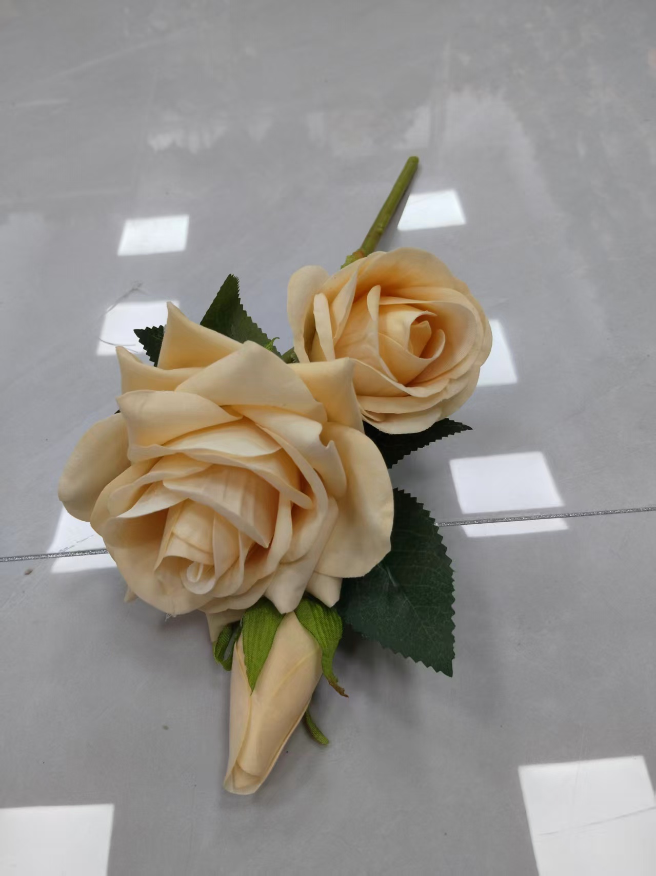 Simulated 1 flower bud 1, velvet plastic rose bouquet manufacturer wholesale, lace wrapped rose, plastic flower, artificial flower, silk flower, artificial flower, wedding indoor and outdoor DIY decorative flower, shooting props in stock, replenishing cabinet Application Scenario