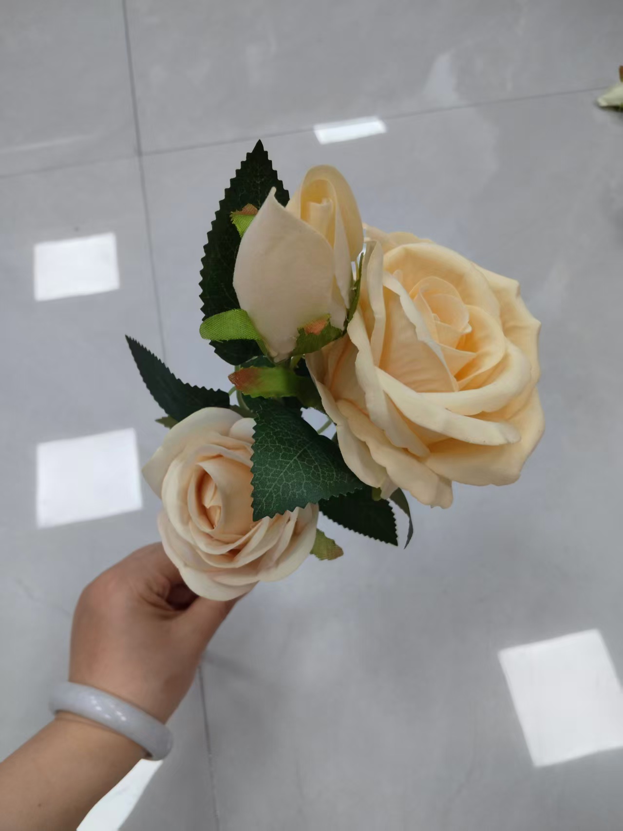Simulated 1 flower bud 1, velvet cloth round rose bouquet manufacturer wholesale, lace wrapped rose, plastic flower, artificial flower, silk flower, artificial flower, wedding indoor and outdoor DIY decorative flower, shooting props in stock, replenishing cabinet details Picture